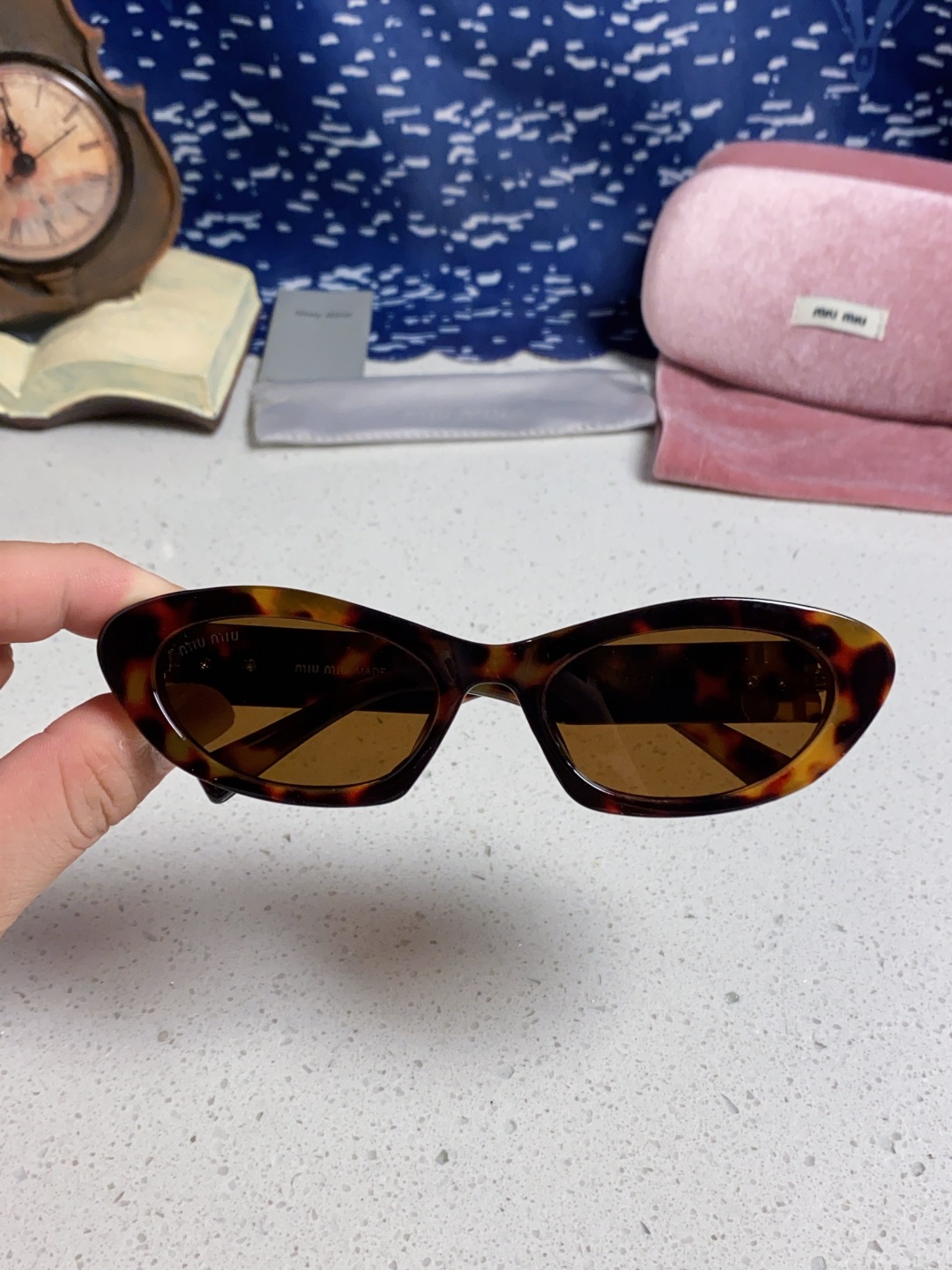 MiuMiu缪缪猫眼墨镜🕶️甜酷摩登女孩看过来真的被拿捏了!十分甜美减龄的一款墨镜，把少女的心狠狠抓住，