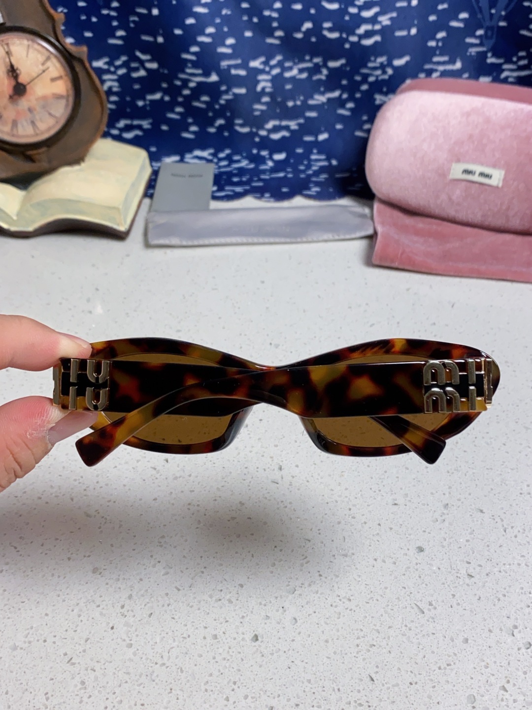 MiuMiu缪缪猫眼墨镜🕶️甜酷摩登女孩看过来真的被拿捏了!十分甜美减龄的一款墨镜，把少女的心狠狠抓住，