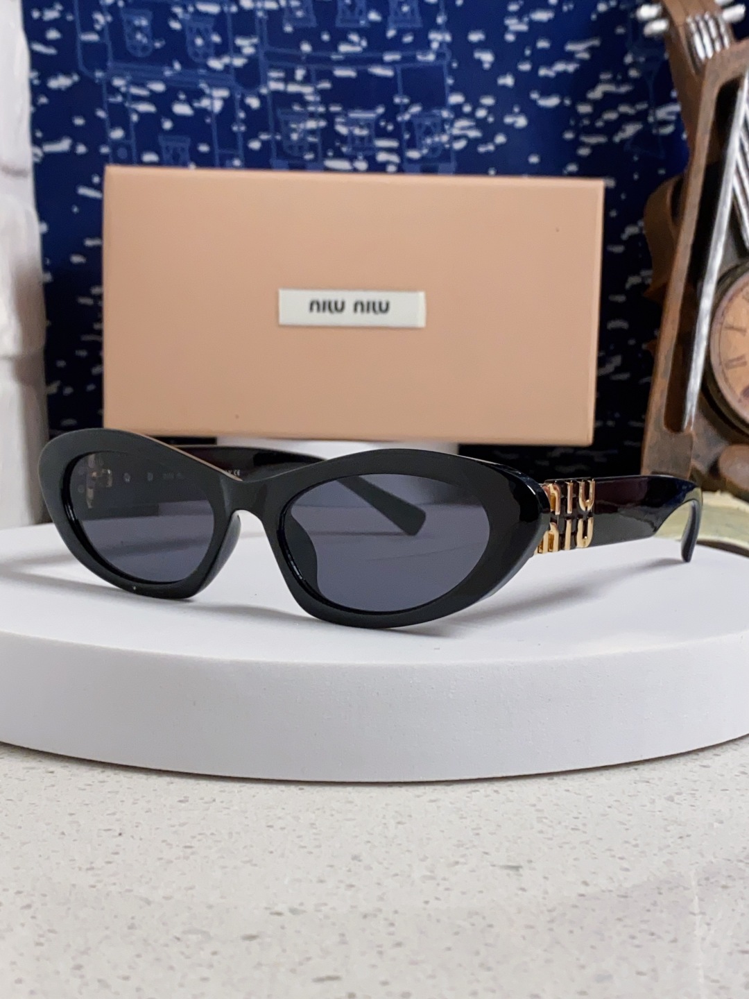 MiuMiu缪缪猫眼墨镜🕶️甜酷摩登女孩看过来真的被拿捏了!十分甜美减龄的一款墨镜，把少女的心狠狠抓住，
