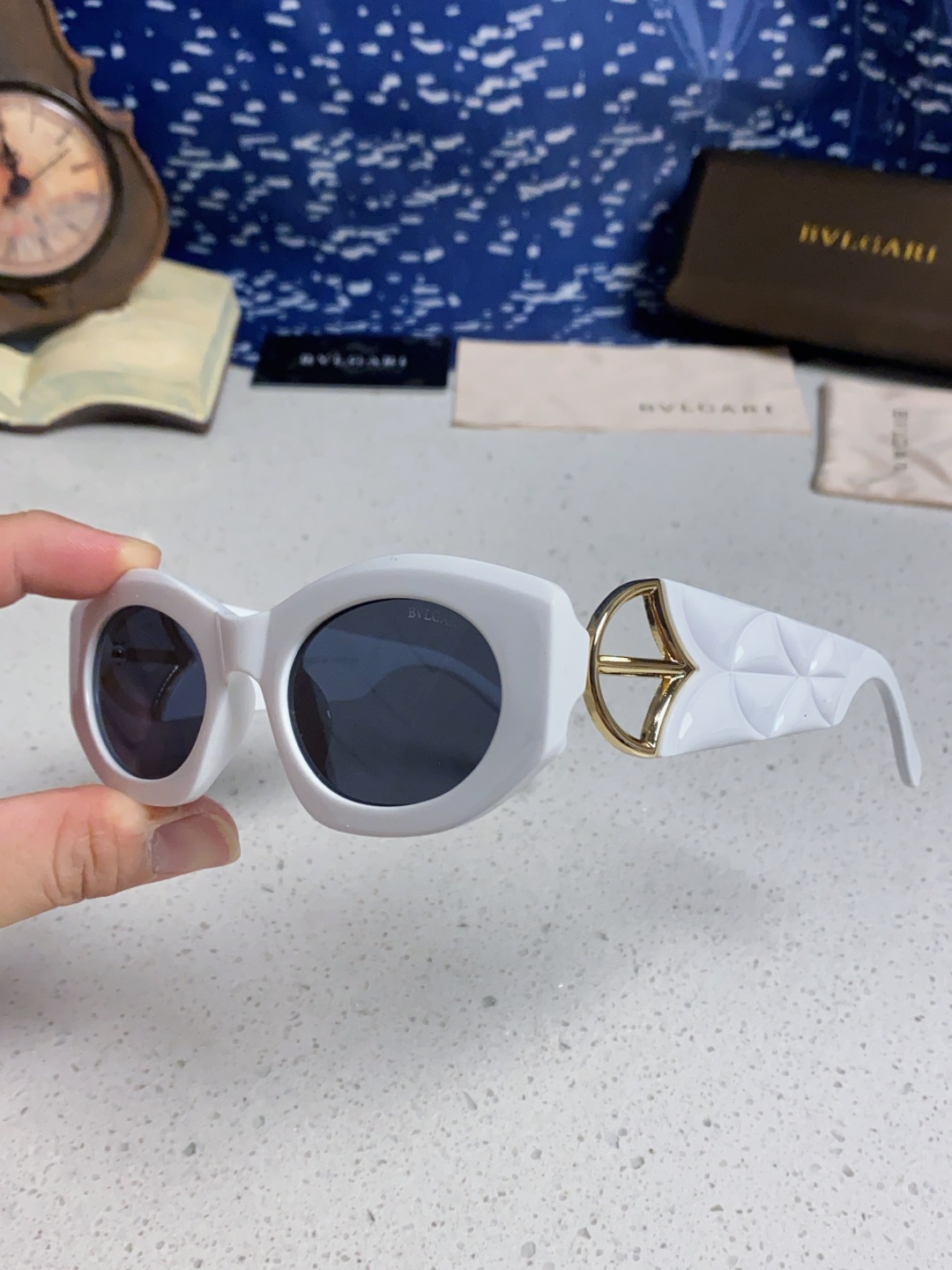 Bvlgari宝格丽 2025年新款欧美摩登时尚猫眼太阳镜个性弯弓花纹朋克风 防紫外线墨镜