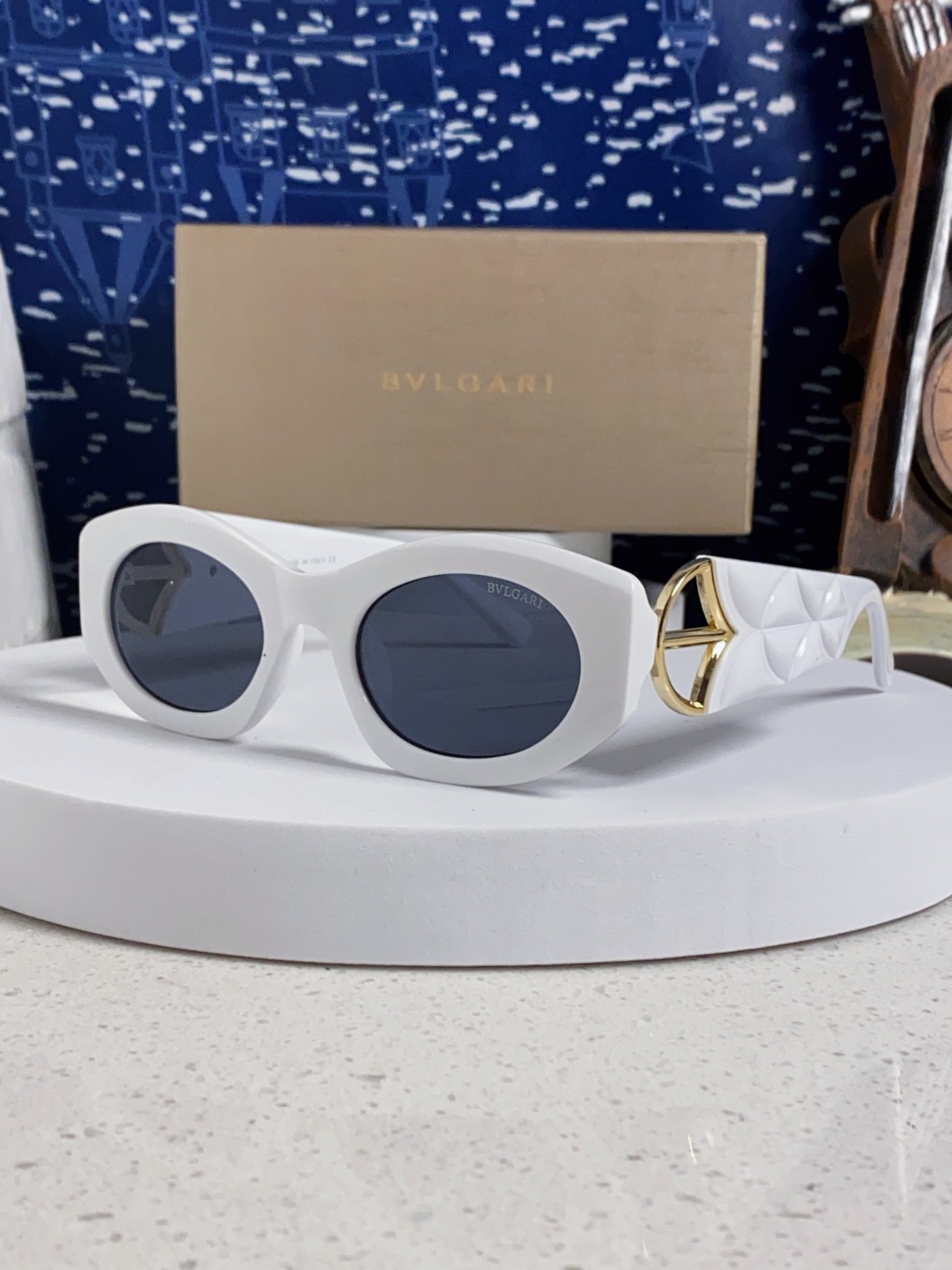 Bvlgari宝格丽 2025年新款欧美摩登时尚猫眼太阳镜个性弯弓花纹朋克风 防紫外线墨镜