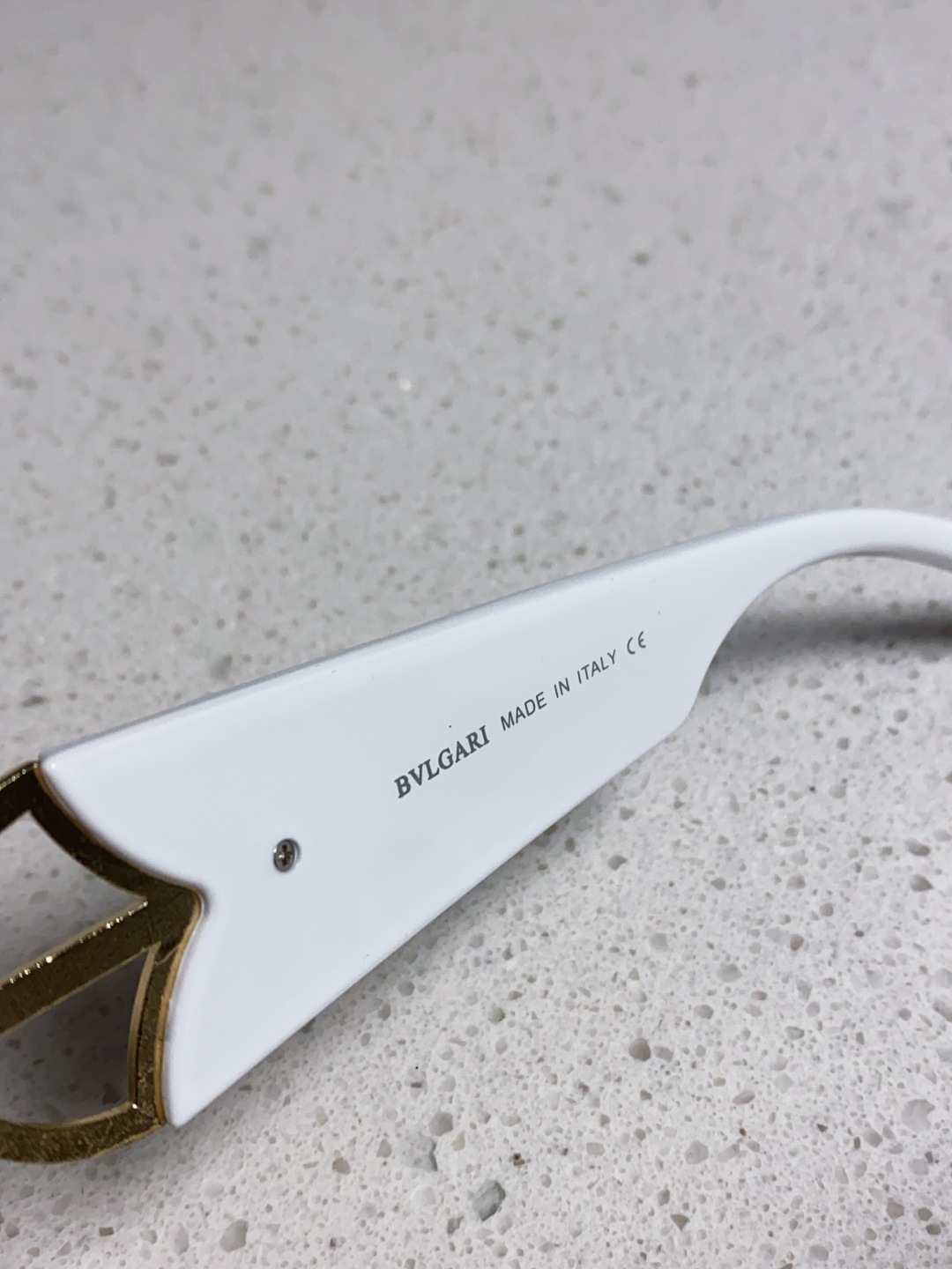 Bvlgari宝格丽 2025年新款欧美摩登时尚猫眼太阳镜个性弯弓花纹朋克风 防紫外线墨镜
