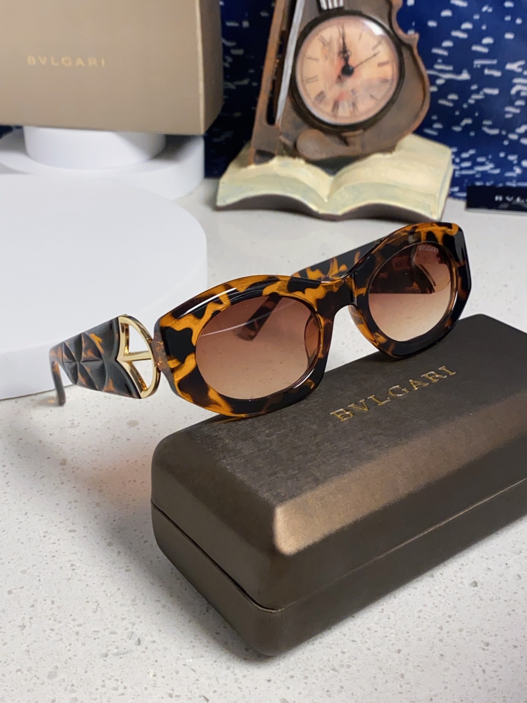 Bvlgari宝格丽 2025年新款欧美摩登时尚猫眼太阳镜个性弯弓花纹朋克风 防紫外线墨镜