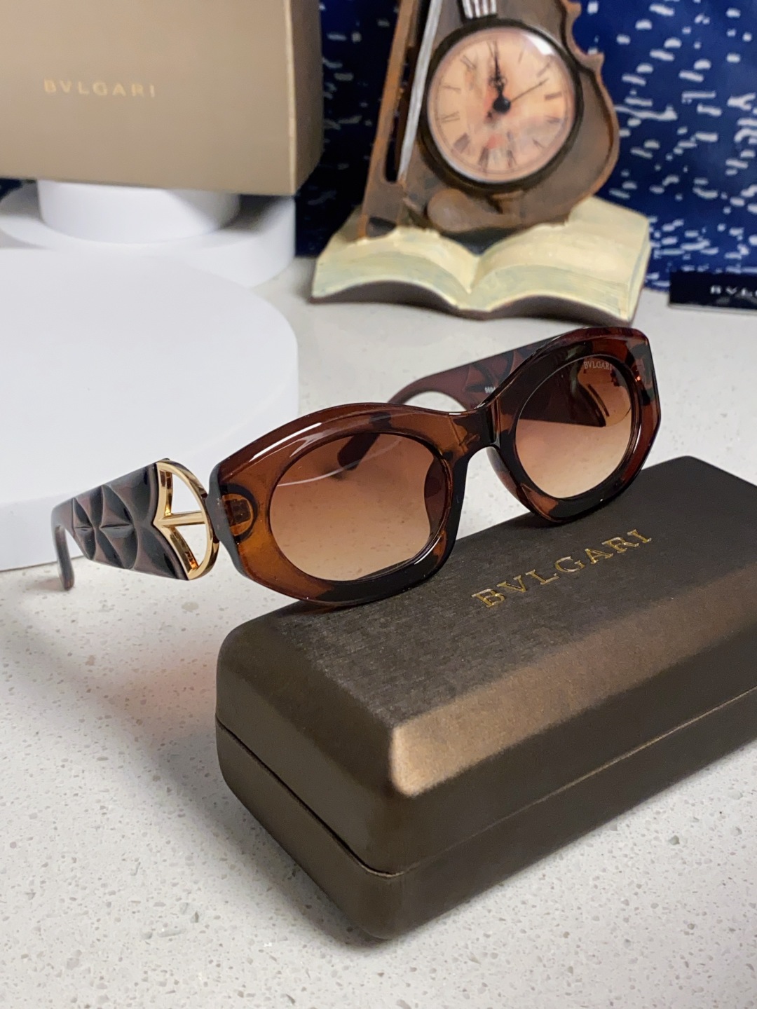 Bvlgari宝格丽 2025年新款欧美摩登时尚猫眼太阳镜个性弯弓花纹朋克风 防紫外线墨镜