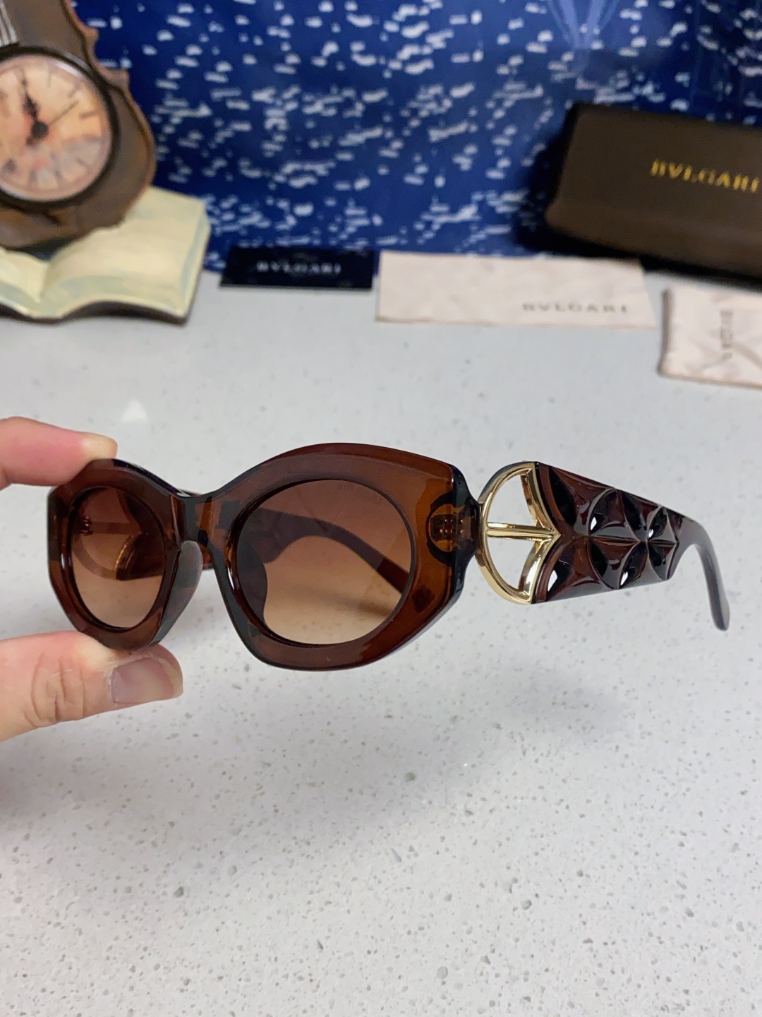 Bvlgari宝格丽 2025年新款欧美摩登时尚猫眼太阳镜个性弯弓花纹朋克风 防紫外线墨镜