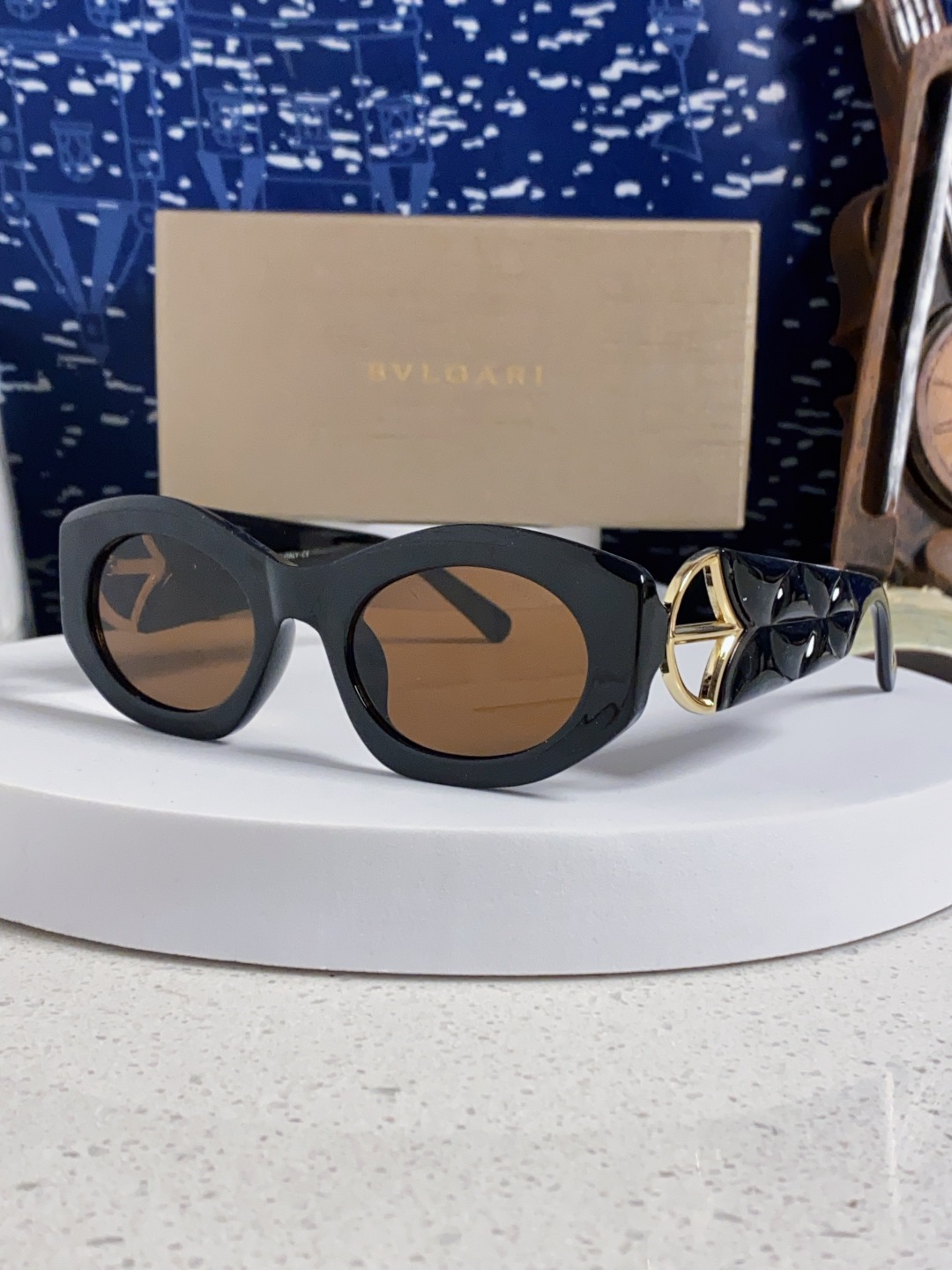 Bvlgari宝格丽 2025年新款欧美摩登时尚猫眼太阳镜个性弯弓花纹朋克风 防紫外线墨镜