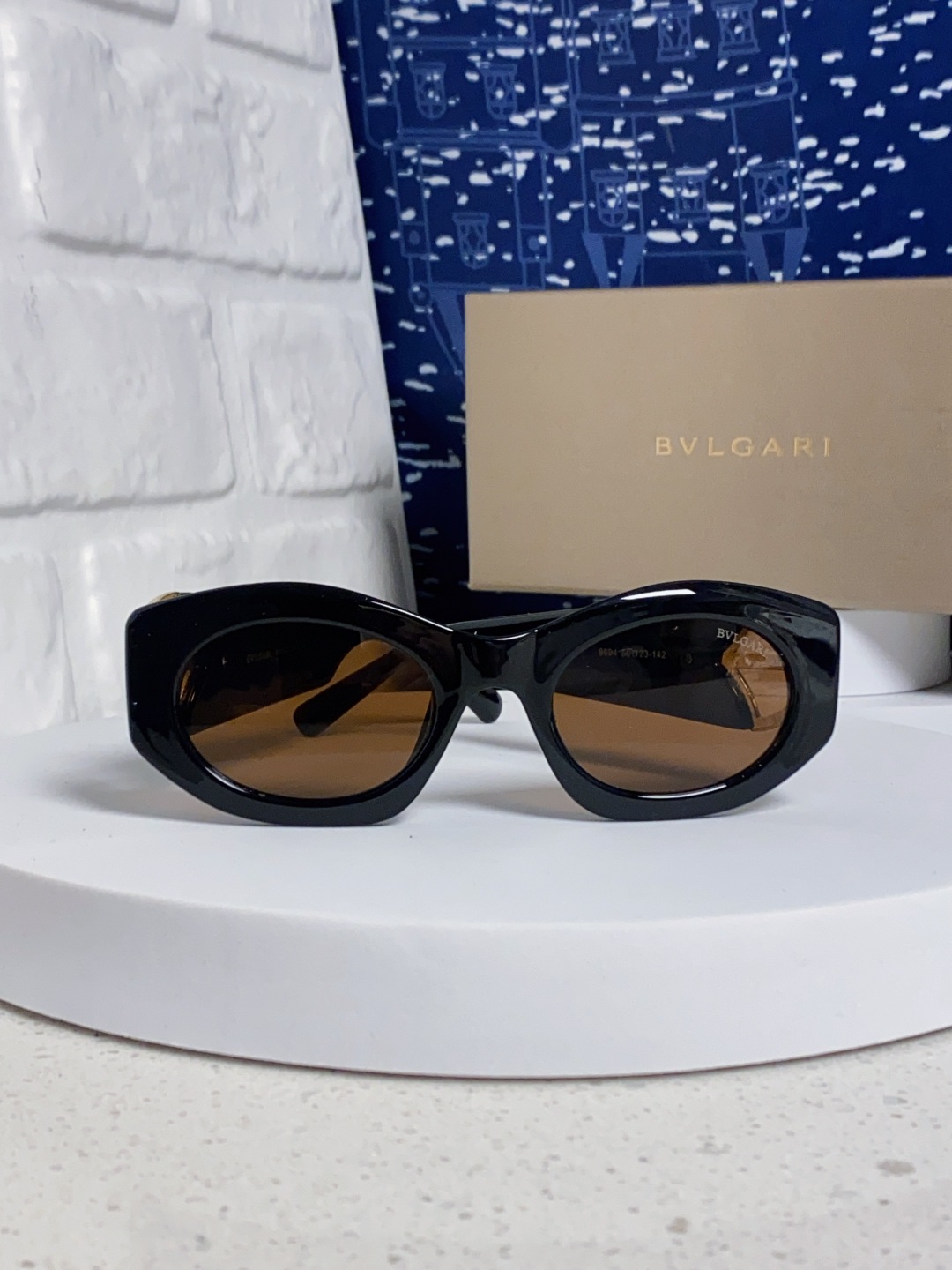 Bvlgari宝格丽 2025年新款欧美摩登时尚猫眼太阳镜个性弯弓花纹朋克风 防紫外线墨镜