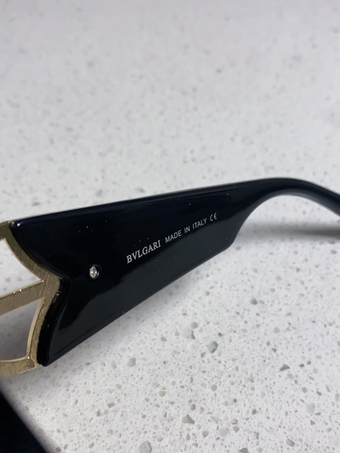 Bvlgari宝格丽 2025年新款欧美摩登时尚猫眼太阳镜个性弯弓花纹朋克风 防紫外线墨镜