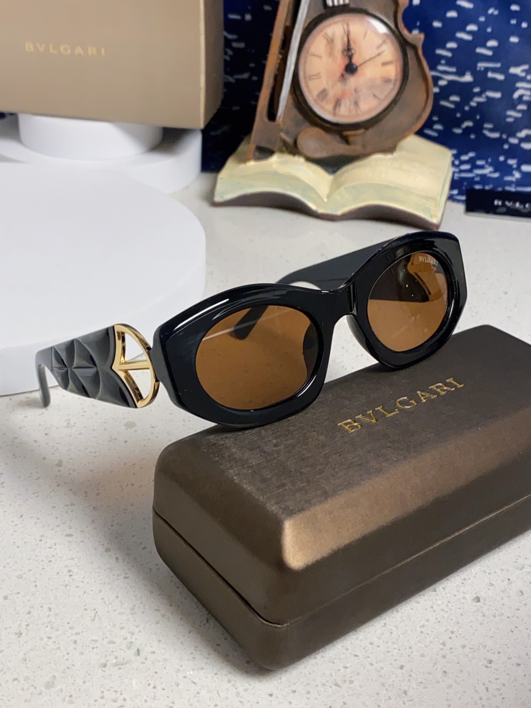 Bvlgari宝格丽 2025年新款欧美摩登时尚猫眼太阳镜个性弯弓花纹朋克风 防紫外线墨镜