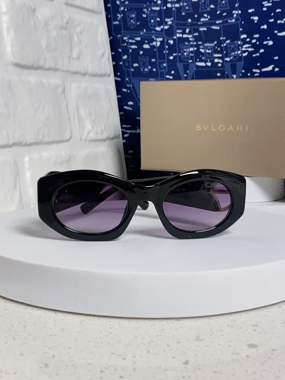 Bvlgari宝格丽 2025年新款欧美摩登时尚猫眼太阳镜个性弯弓花纹朋克风 防紫外线墨镜
