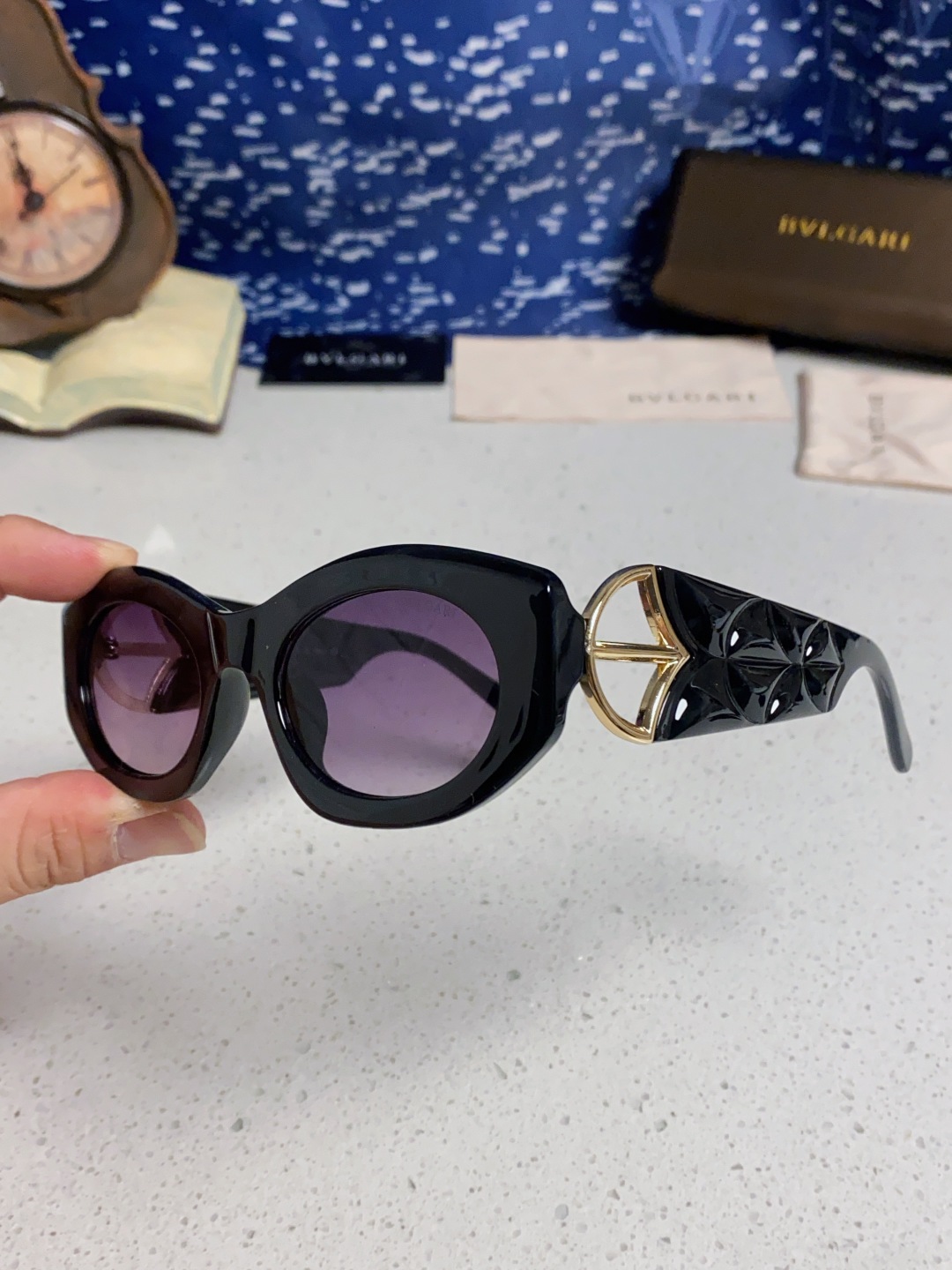 Bvlgari宝格丽 2025年新款欧美摩登时尚猫眼太阳镜个性弯弓花纹朋克风 防紫外线墨镜