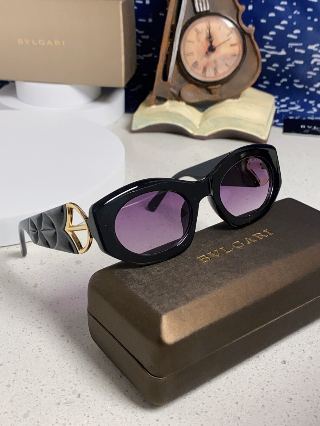Bvlgari宝格丽 2025年新款欧美摩登时尚猫眼太阳镜个性弯弓花纹朋克风 防紫外线墨镜