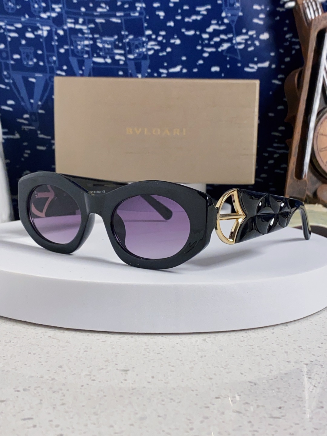 Bvlgari宝格丽 2025年新款欧美摩登时尚猫眼太阳镜个性弯弓花纹朋克风 防紫外线墨镜