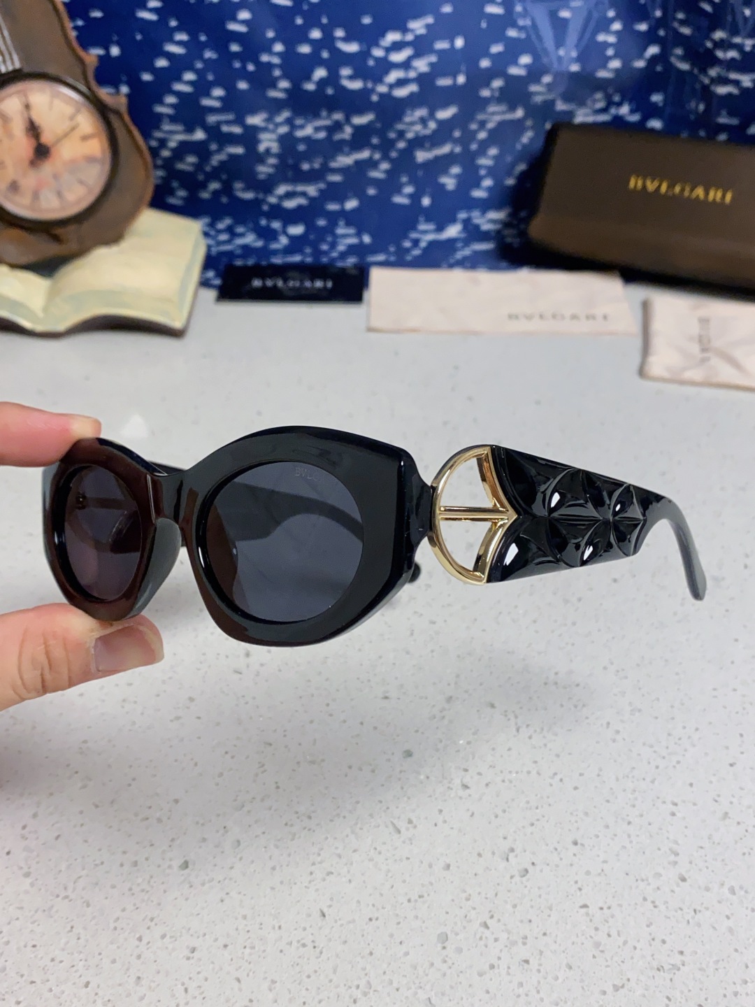 Bvlgari宝格丽 2025年新款欧美摩登时尚猫眼太阳镜个性弯弓花纹朋克风 防紫外线墨镜