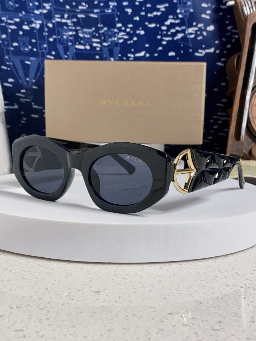 Bvlgari宝格丽 2025年新款欧美摩登时尚猫眼太阳镜个性弯弓花纹朋克风 防紫外线墨镜