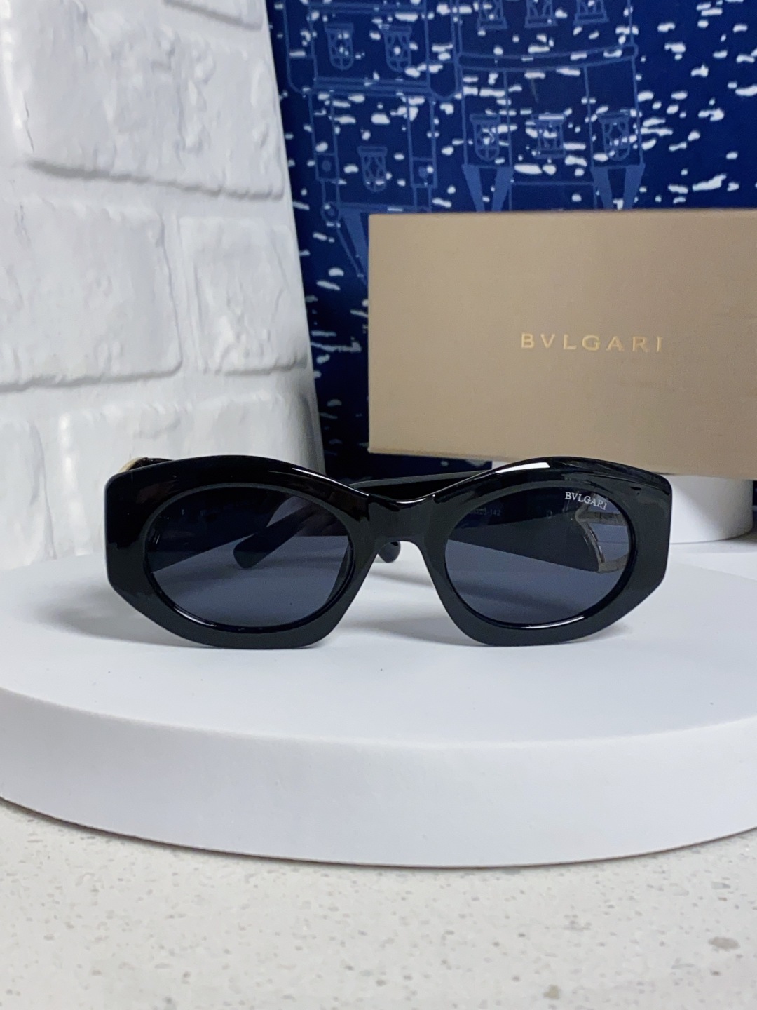 Bvlgari宝格丽 2025年新款欧美摩登时尚猫眼太阳镜个性弯弓花纹朋克风 防紫外线墨镜