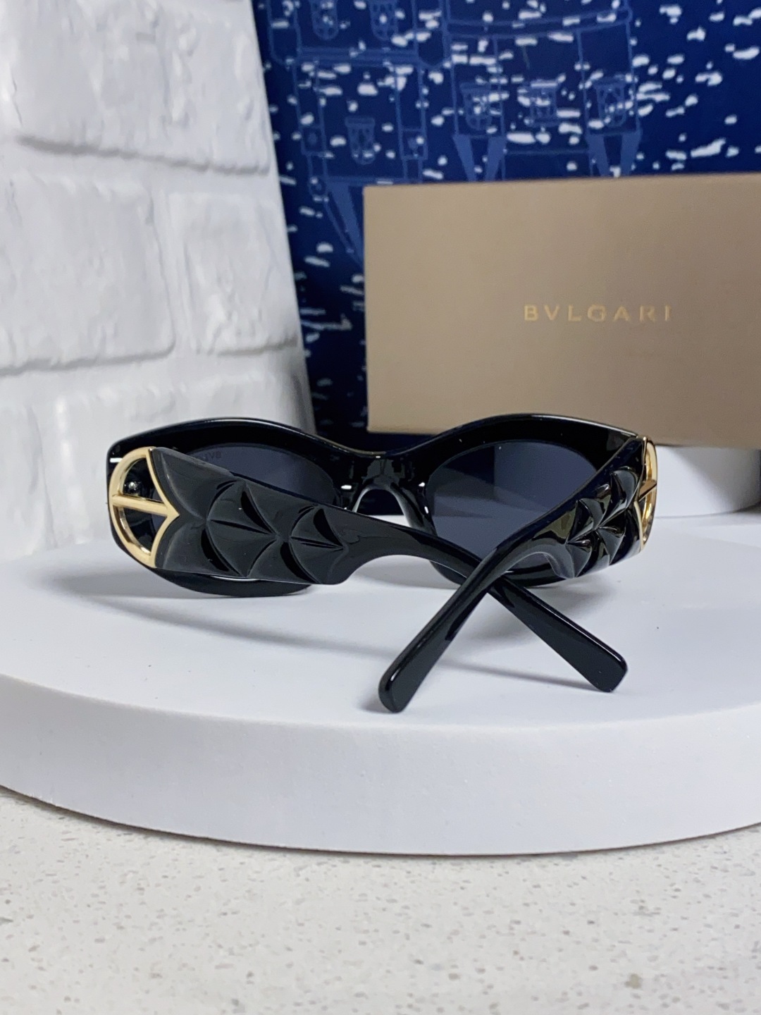 Bvlgari宝格丽 2025年新款欧美摩登时尚猫眼太阳镜个性弯弓花纹朋克风 防紫外线墨镜