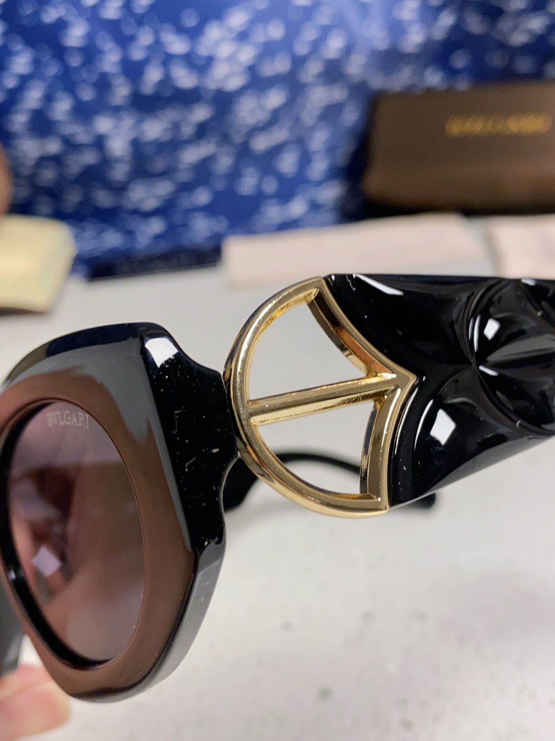 Bvlgari宝格丽 2025年新款欧美摩登时尚猫眼太阳镜个性弯弓花纹朋克风 防紫外线墨镜