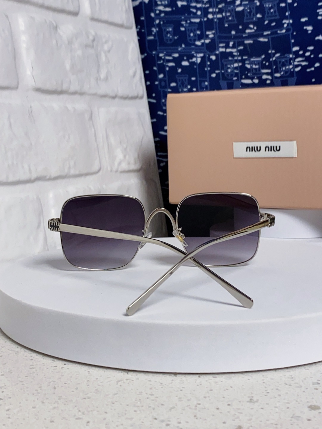 MiuMiu缪缪 2025新款夏季时尚金属方形大框太阳眼镜 素颜显脸小遮阳墨镜男女款