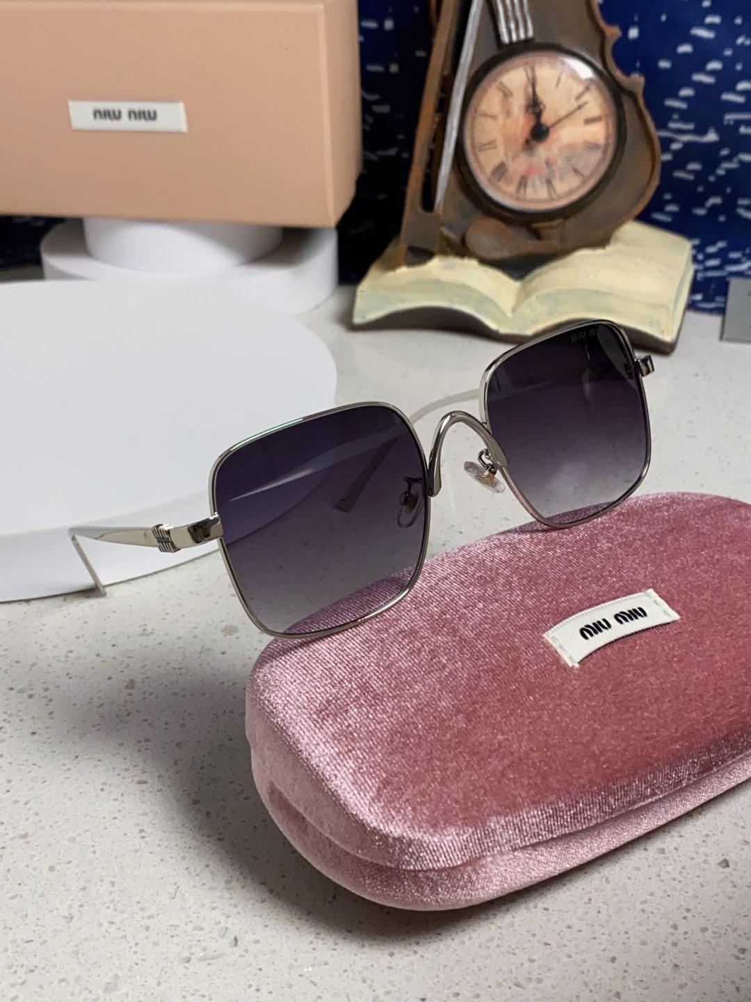 MiuMiu缪缪 2025新款夏季时尚金属方形大框太阳眼镜 素颜显脸小遮阳墨镜男女款