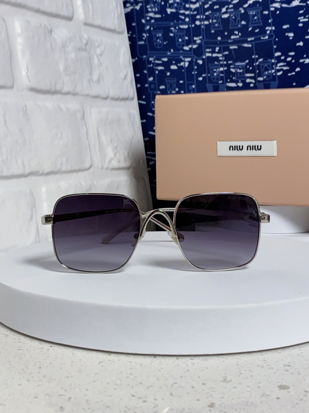 MiuMiu缪缪 2025新款夏季时尚金属方形大框太阳眼镜 素颜显脸小遮阳墨镜男女款