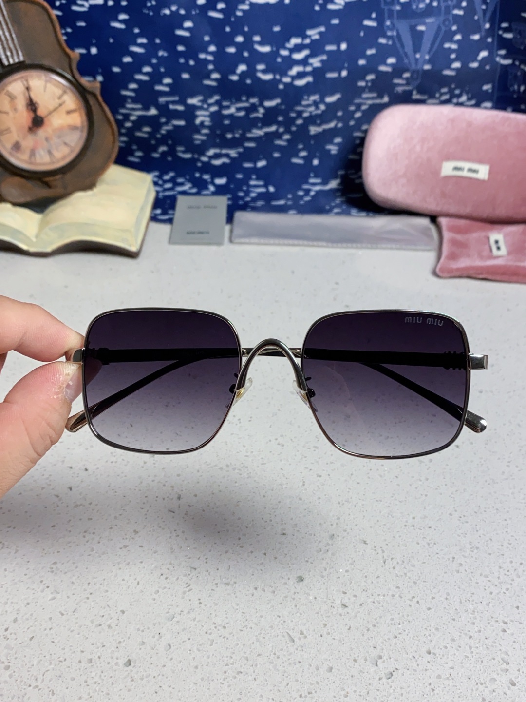 MiuMiu缪缪 2025新款夏季时尚金属方形大框太阳眼镜 素颜显脸小遮阳墨镜男女款