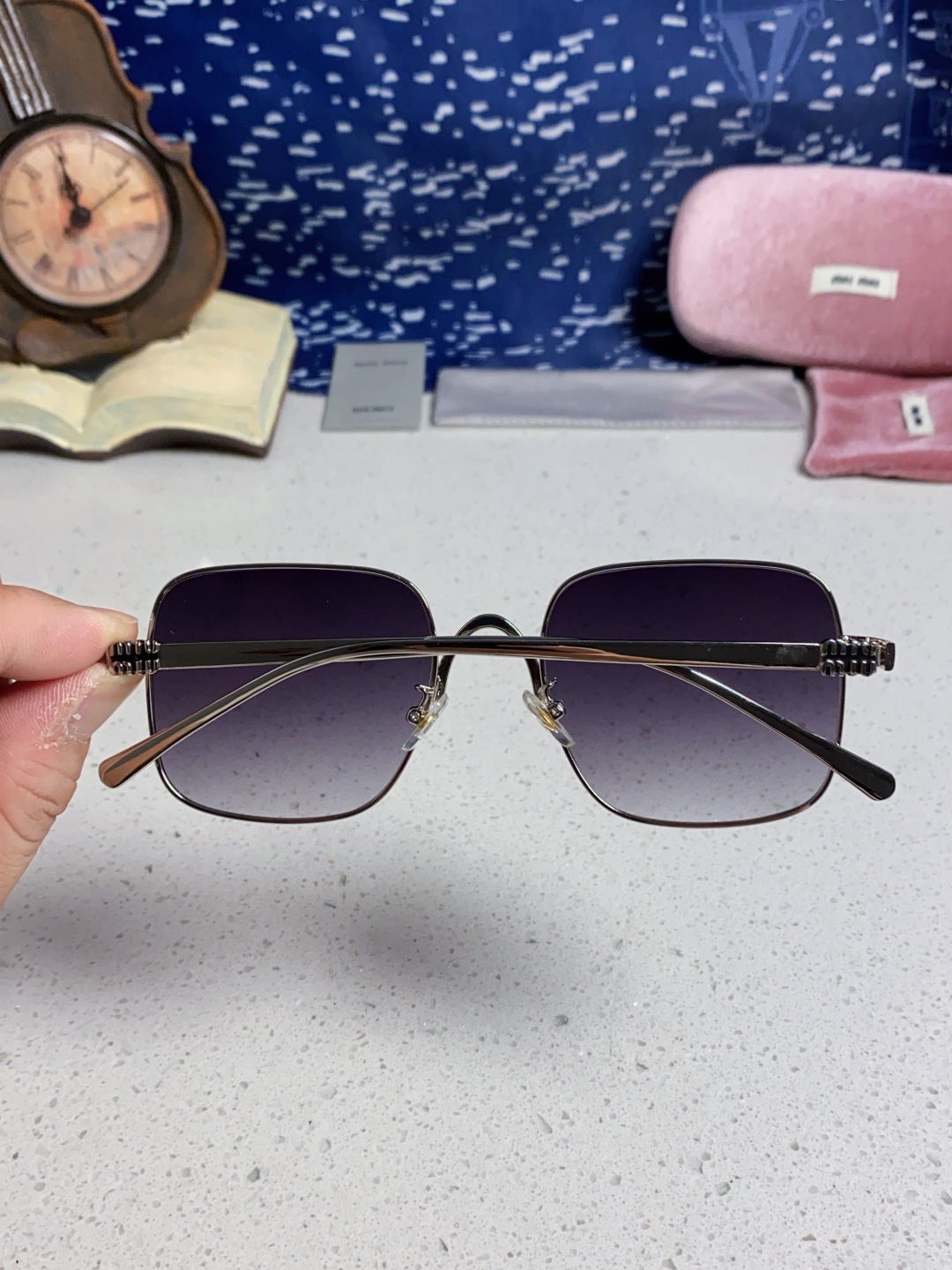 MiuMiu缪缪 2025新款夏季时尚金属方形大框太阳眼镜 素颜显脸小遮阳墨镜男女款