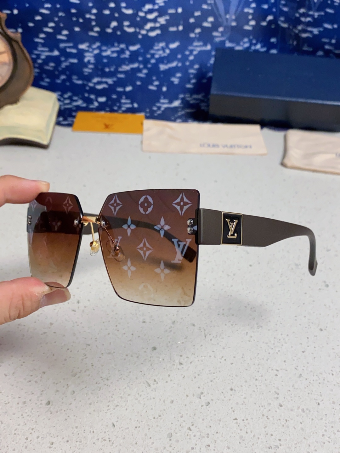 LouisVuittion路易威登 2025新款韩版时尚无框切边大框圆脸墨镜星空边网红防紫外线优雅方形太