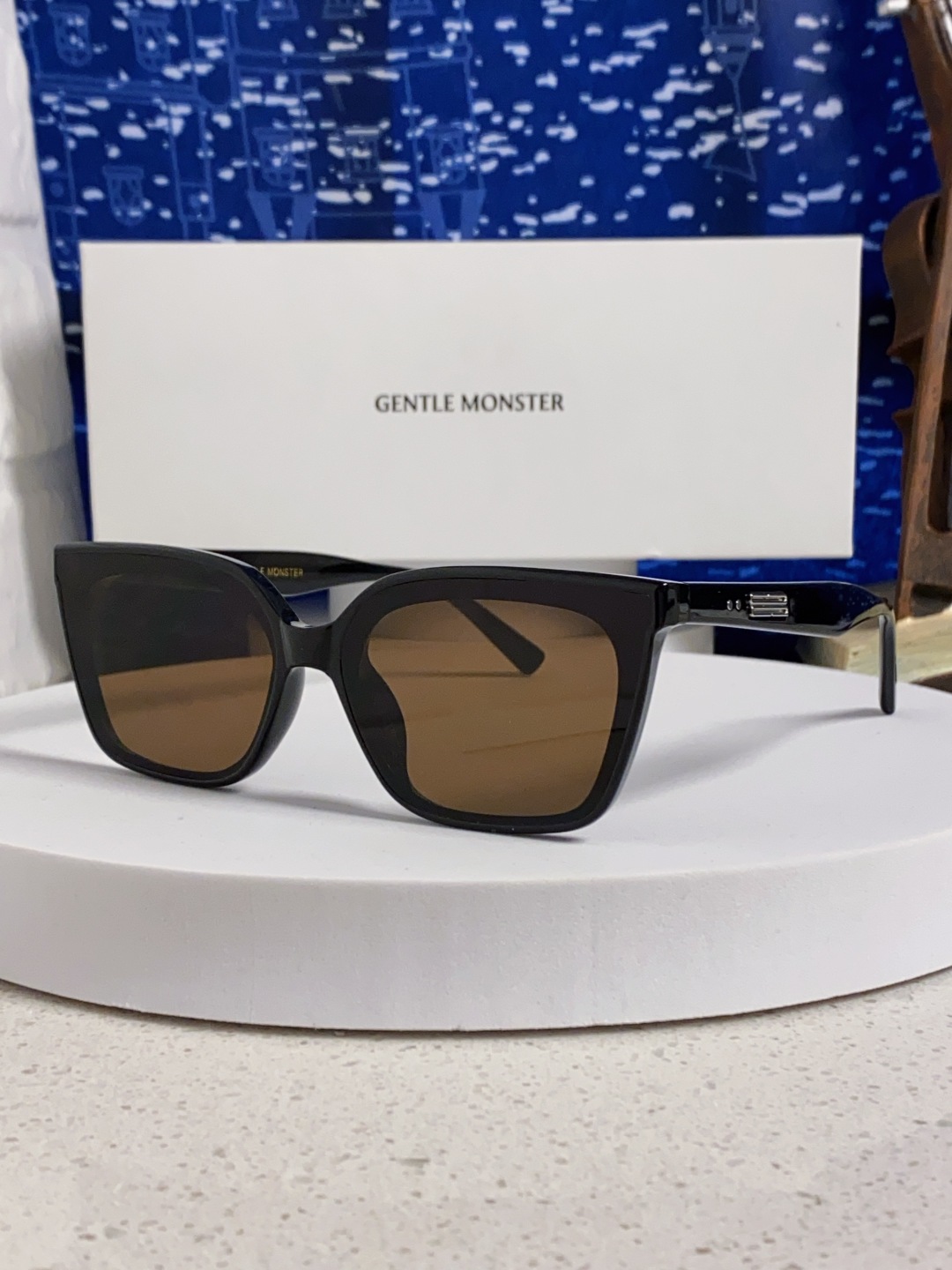 Gentle Moster(GM) 2025新款高级感凹造型方形大框太阳镜男时尚大脸防紫外线 型号：MO