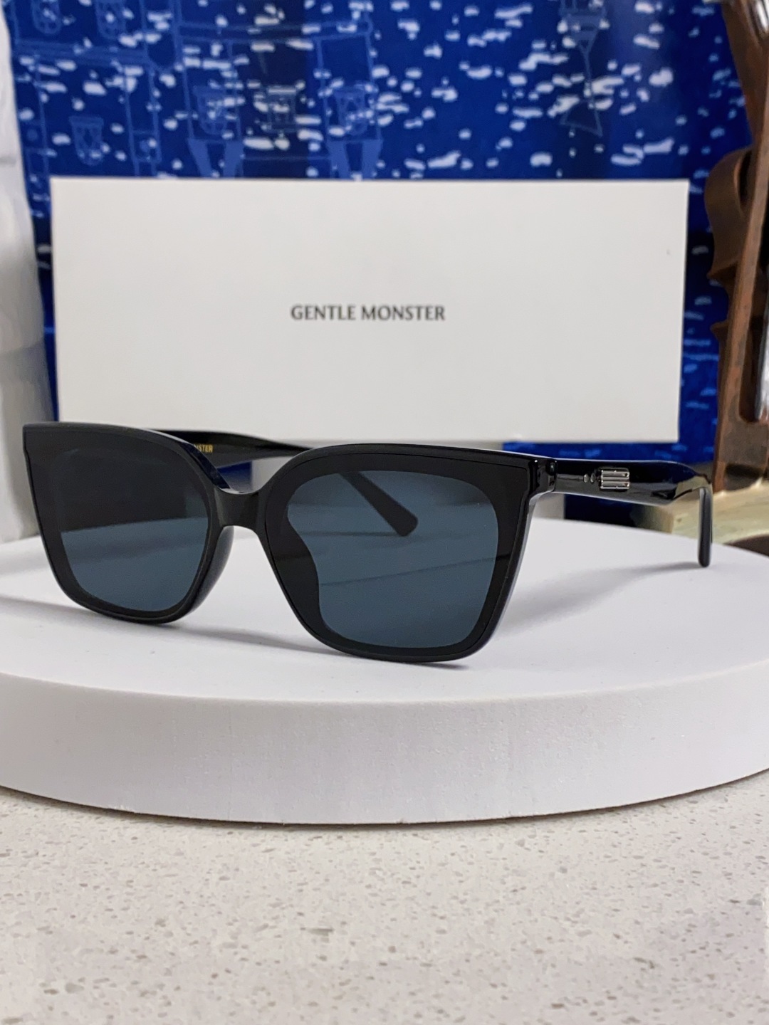 Gentle Moster(GM) 2025新款高级感凹造型方形大框太阳镜男时尚大脸防紫外线 型号：MO