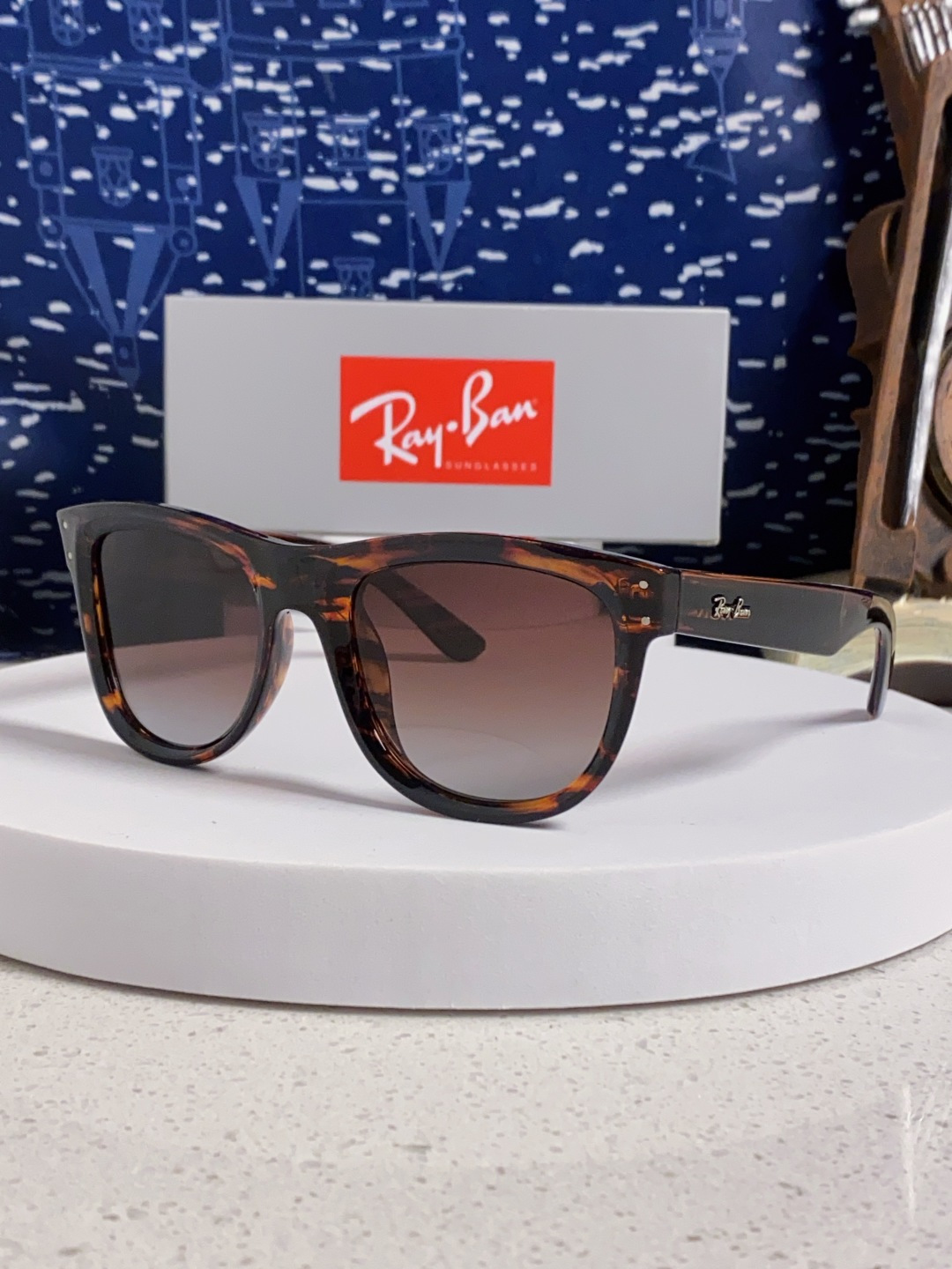 RayBan雷朋 2025新款 成毅同款REVERSE反转系列太阳镜复古方框男女情侣款简约黑框墨镜 RB