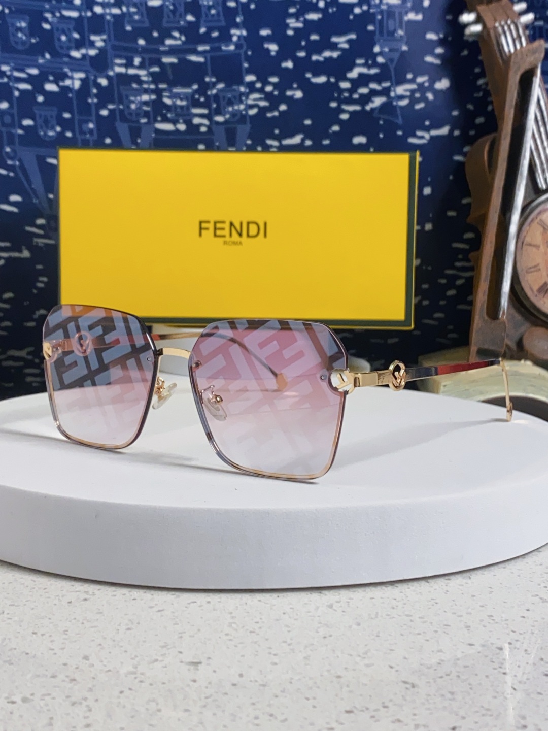 Fendi芬迪 2025新款墨镜印花字母LOGO时尚太阳镜 潮流爆款男女通用