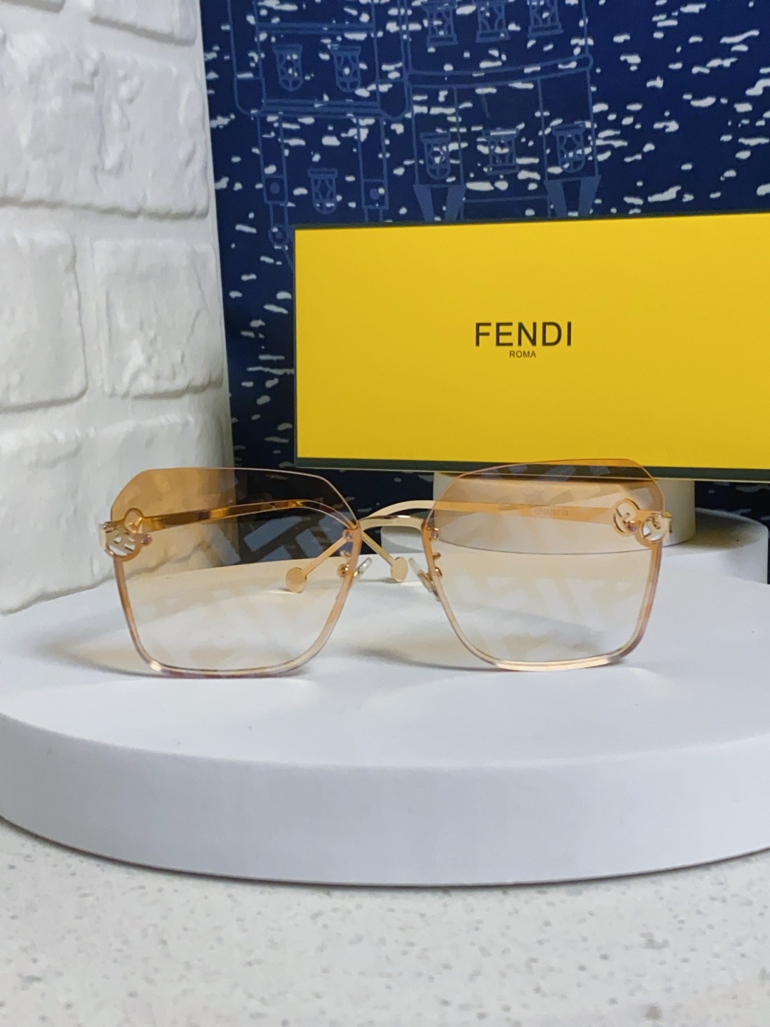 Fendi芬迪 2025新款墨镜印花字母LOGO时尚太阳镜 潮流爆款男女通用