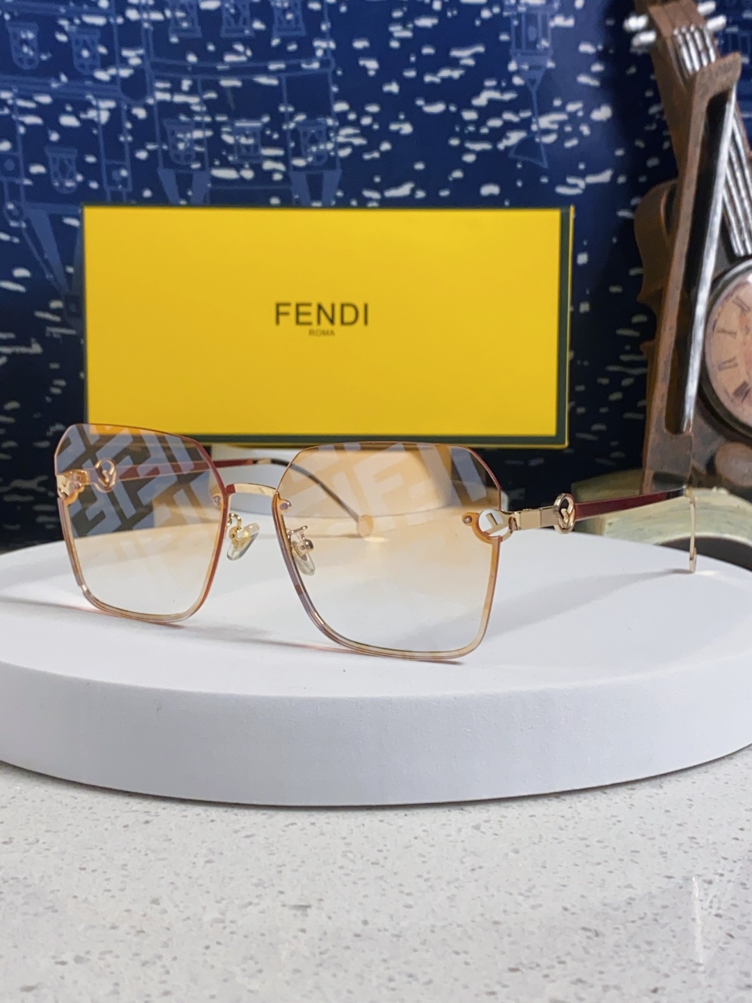 Fendi芬迪 2025新款墨镜印花字母LOGO时尚太阳镜 潮流爆款男女通用