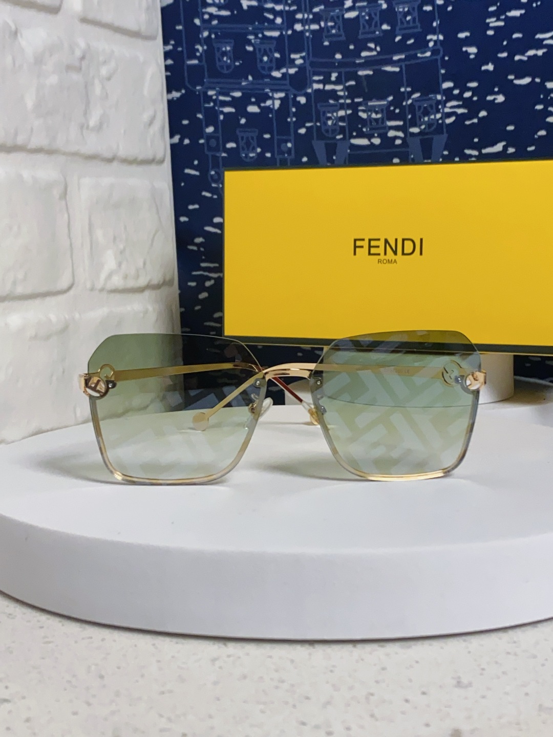 Fendi芬迪 2025新款墨镜印花字母LOGO时尚太阳镜 潮流爆款男女通用