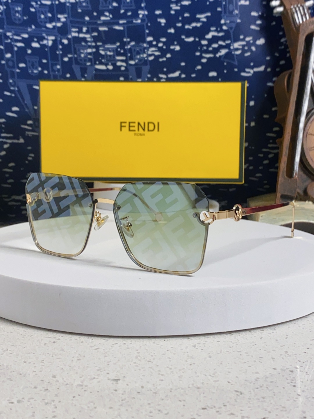 Fendi芬迪 2025新款墨镜印花字母LOGO时尚太阳镜 潮流爆款男女通用
