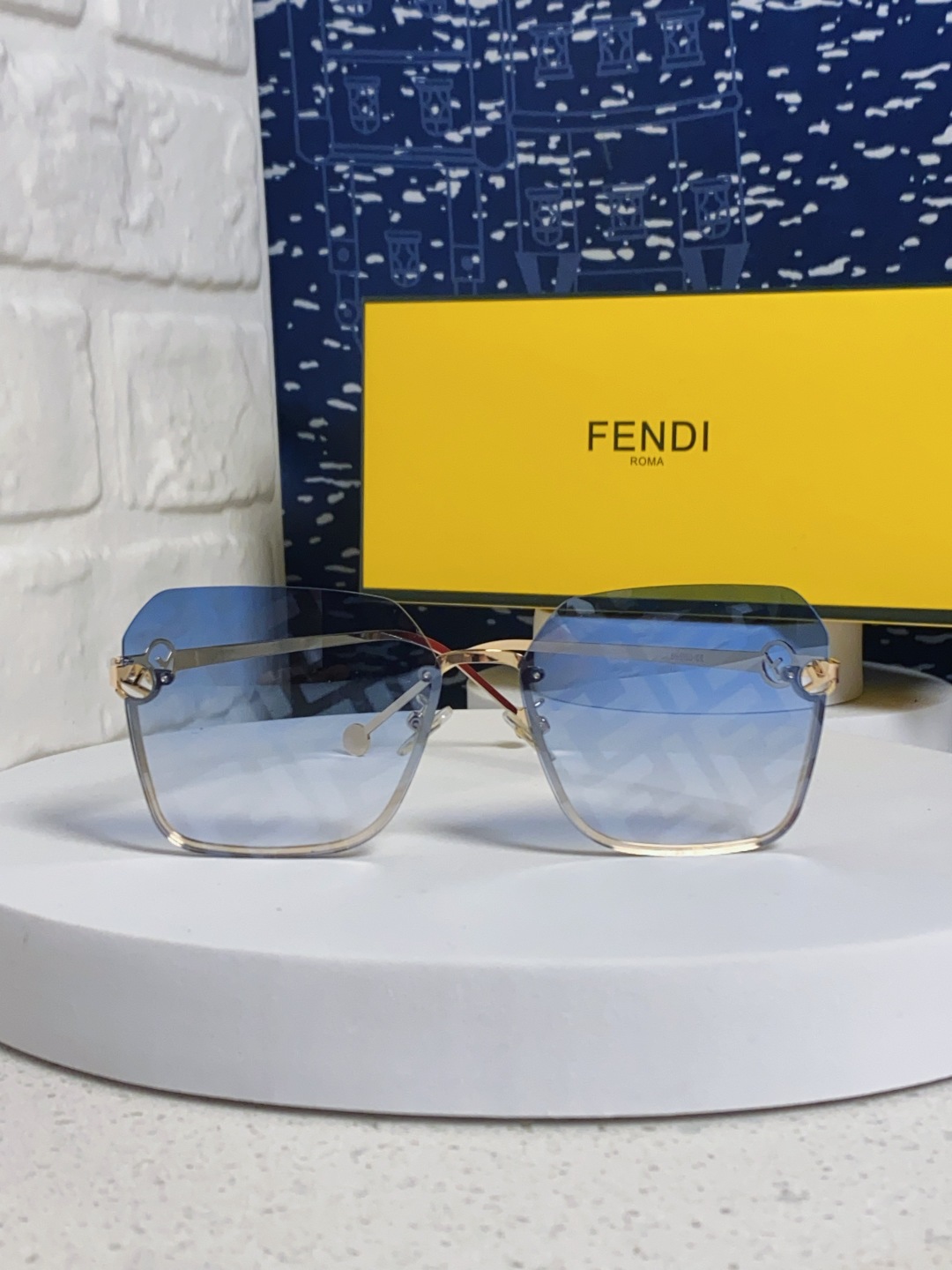 Fendi芬迪 2025新款墨镜印花字母LOGO时尚太阳镜 潮流爆款男女通用