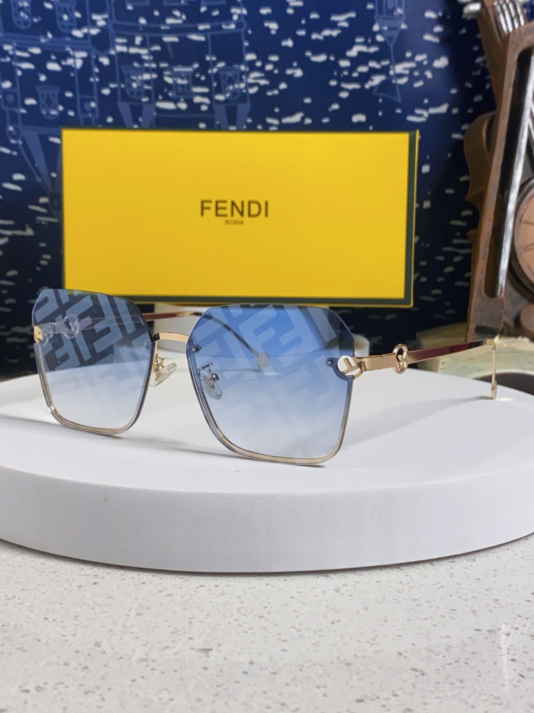 Fendi芬迪 2025新款墨镜印花字母LOGO时尚太阳镜 潮流爆款男女通用