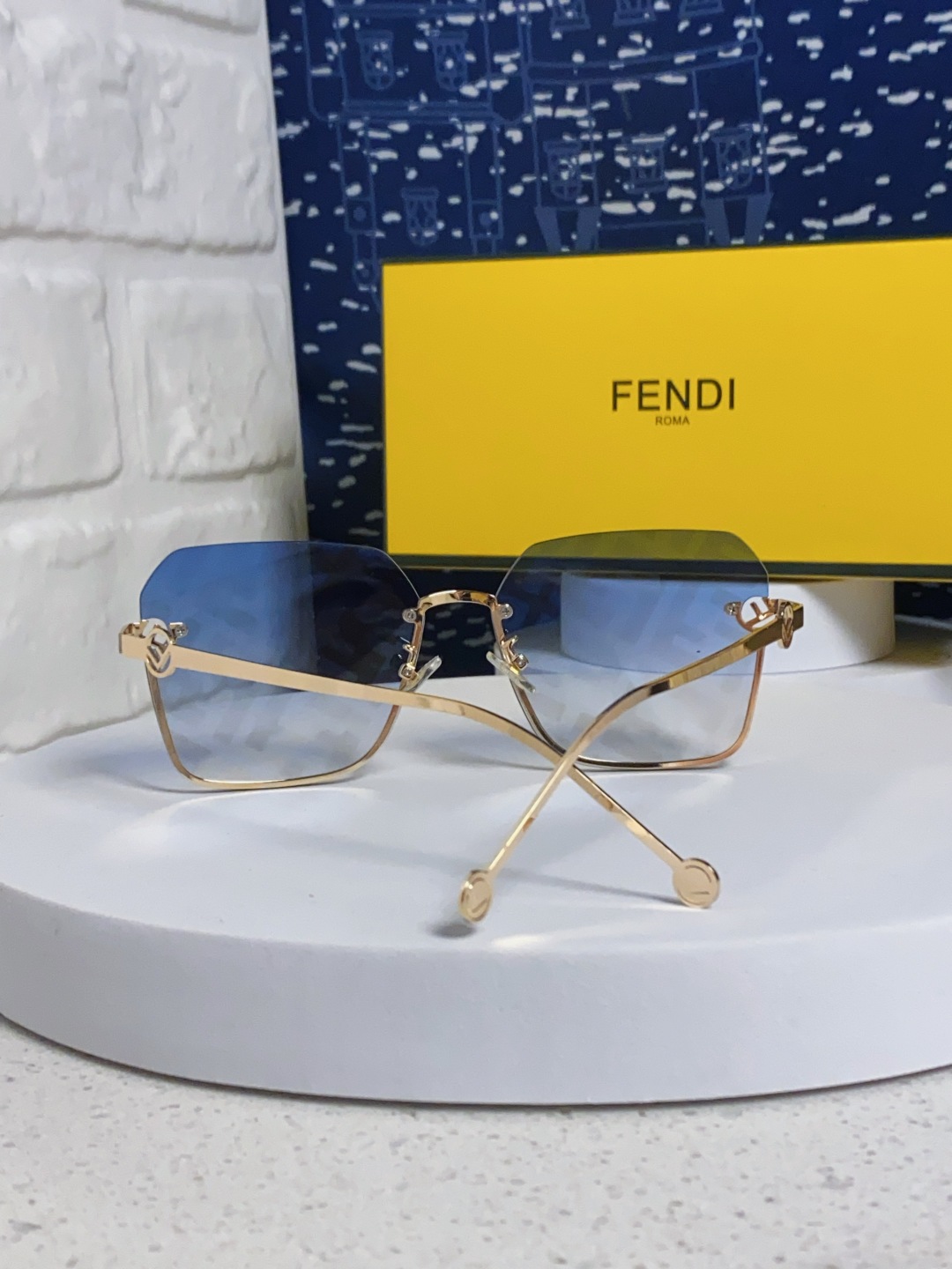 Fendi芬迪 2025新款墨镜印花字母LOGO时尚太阳镜 潮流爆款男女通用