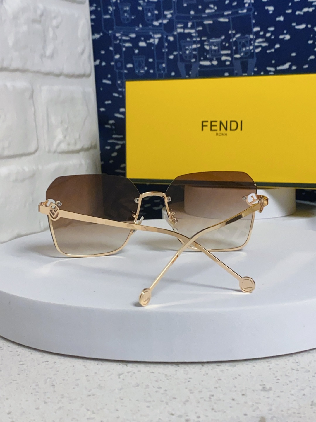 Fendi芬迪 2025新款墨镜印花字母LOGO时尚太阳镜 潮流爆款男女通用