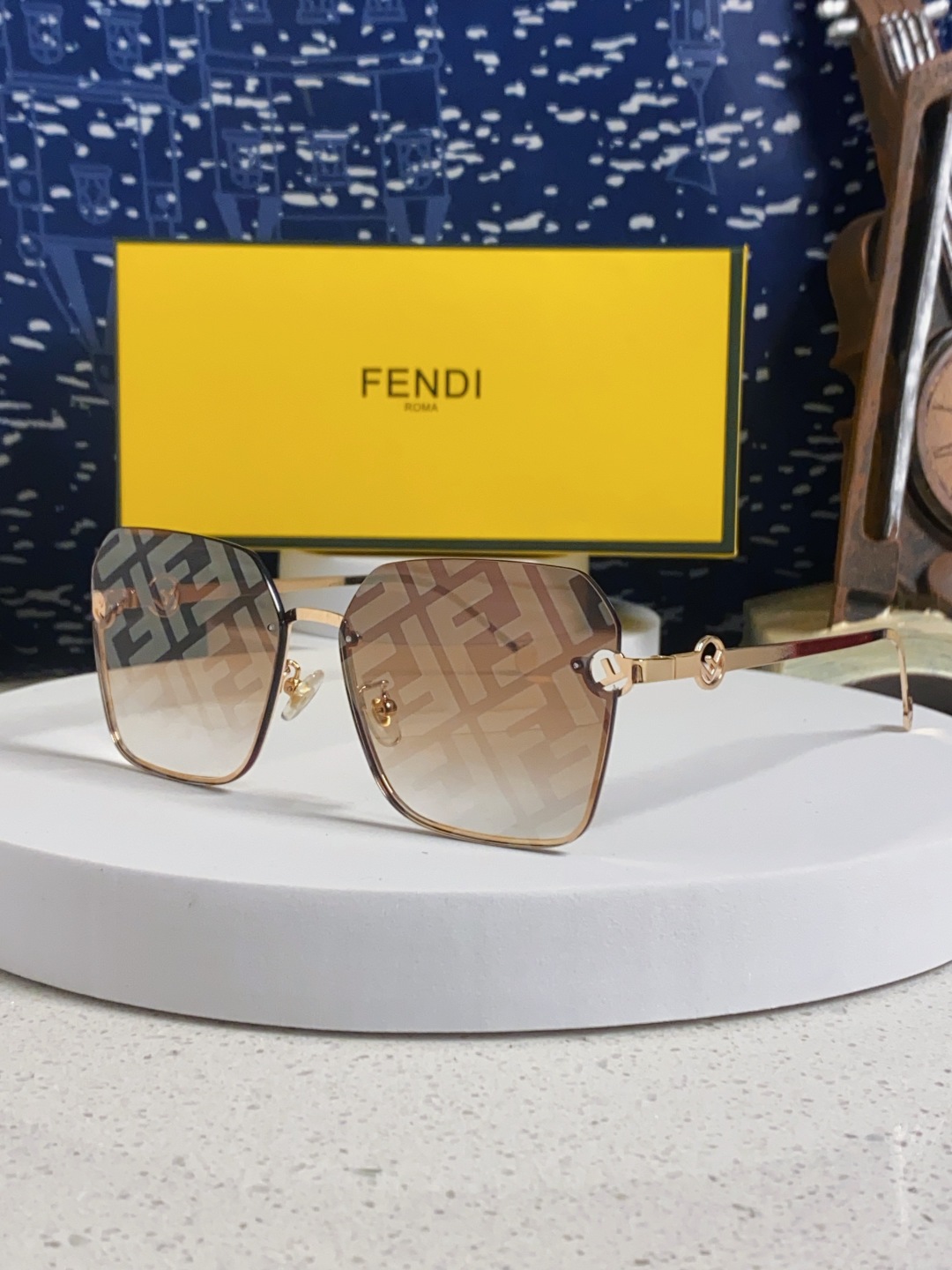 Fendi芬迪 2025新款墨镜印花字母LOGO时尚太阳镜 潮流爆款男女通用