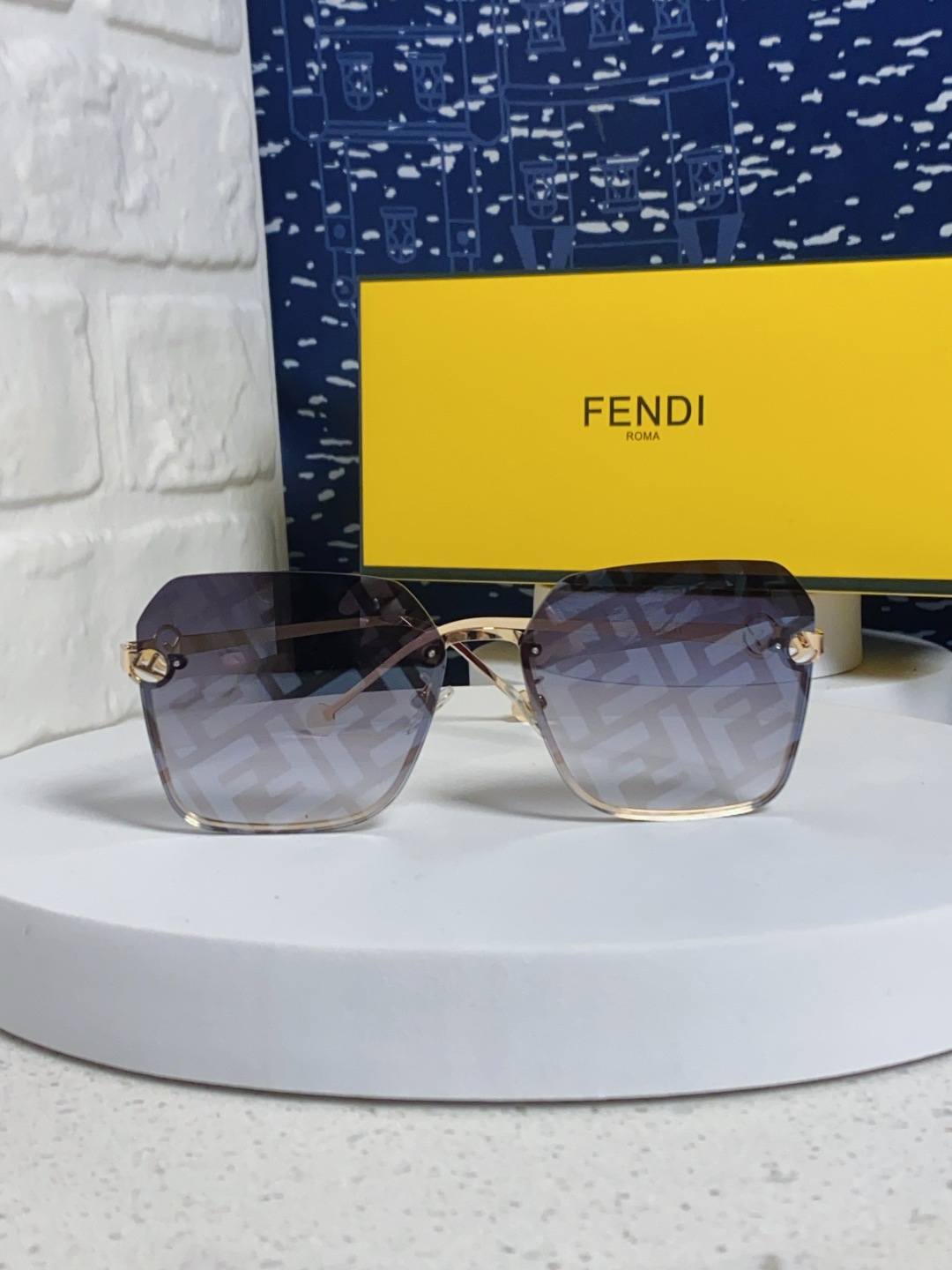 Fendi芬迪 2025新款墨镜印花字母LOGO时尚太阳镜 潮流爆款男女通用
