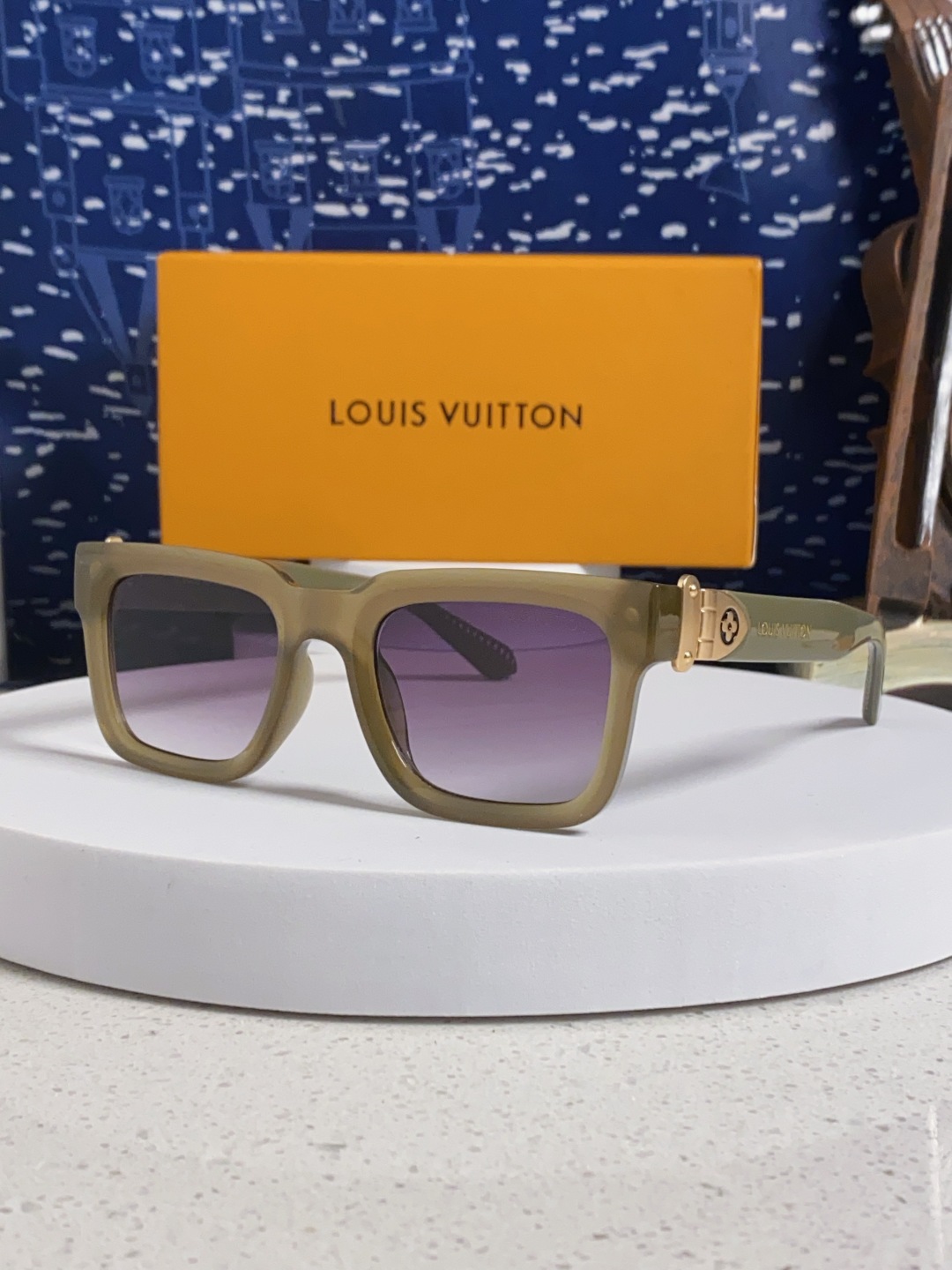 LouisVuitton路易威登 2025新款花朵金属配件方形眼镜个性太阳眼镜 欧美时尚太阳镜韩版潮流墨