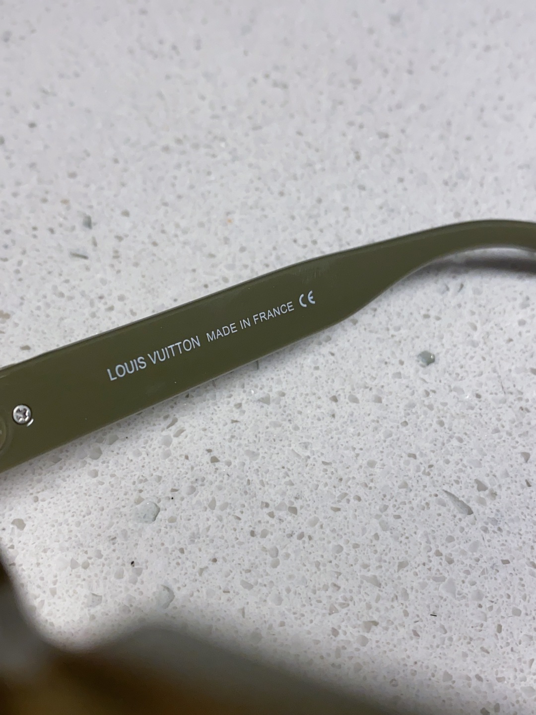 LouisVuitton路易威登 2025新款花朵金属配件方形眼镜个性太阳眼镜 欧美时尚太阳镜韩版潮流墨