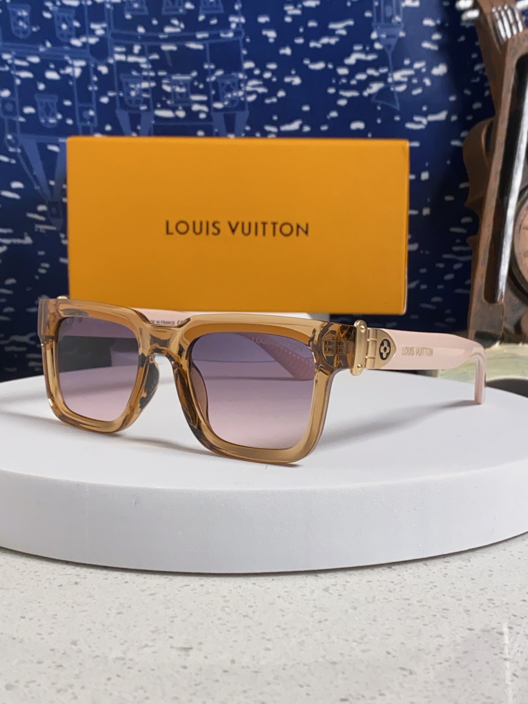 LouisVuitton路易威登 2025新款花朵金属配件方形眼镜个性太阳眼镜 欧美时尚太阳镜韩版潮流墨
