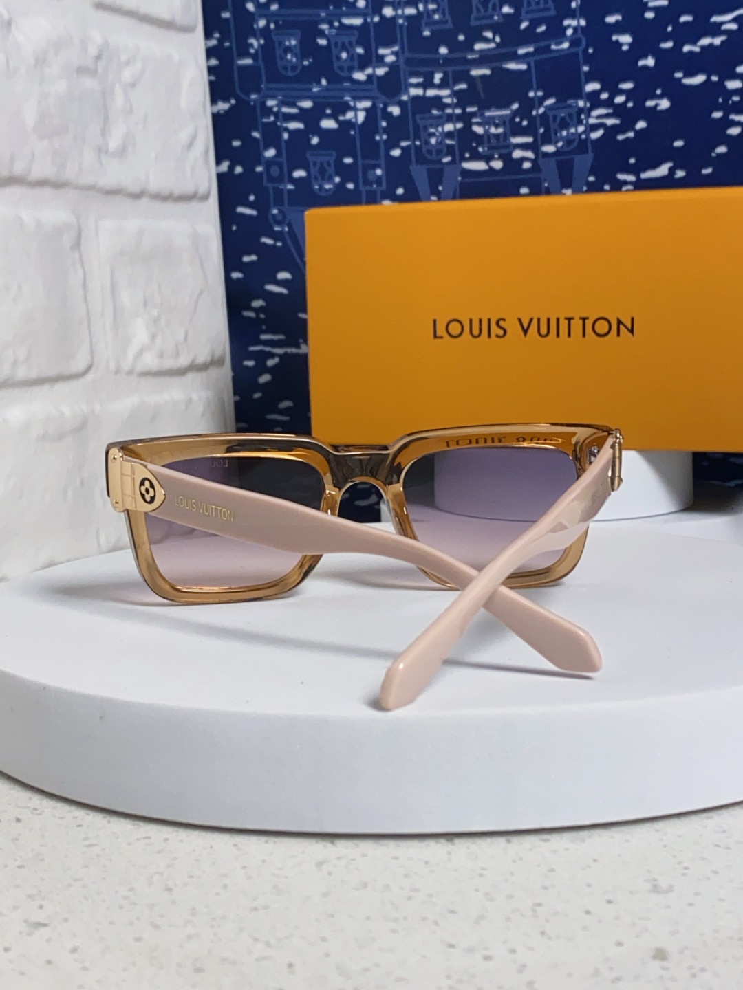 LouisVuitton路易威登 2025新款花朵金属配件方形眼镜个性太阳眼镜 欧美时尚太阳镜韩版潮流墨