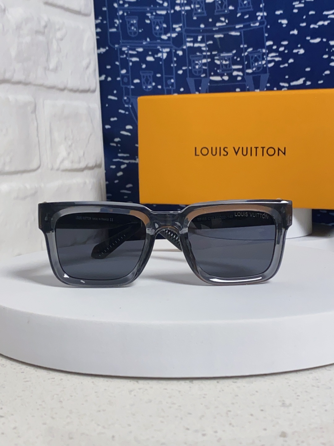 LouisVuitton路易威登 2025新款花朵金属配件方形眼镜个性太阳眼镜 欧美时尚太阳镜韩版潮流墨