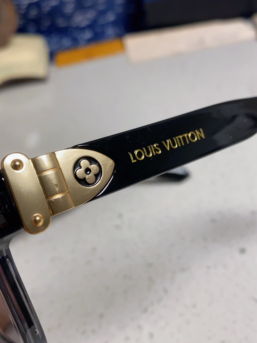 LouisVuitton路易威登 2025新款花朵金属配件方形眼镜个性太阳眼镜 欧美时尚太阳镜韩版潮流墨