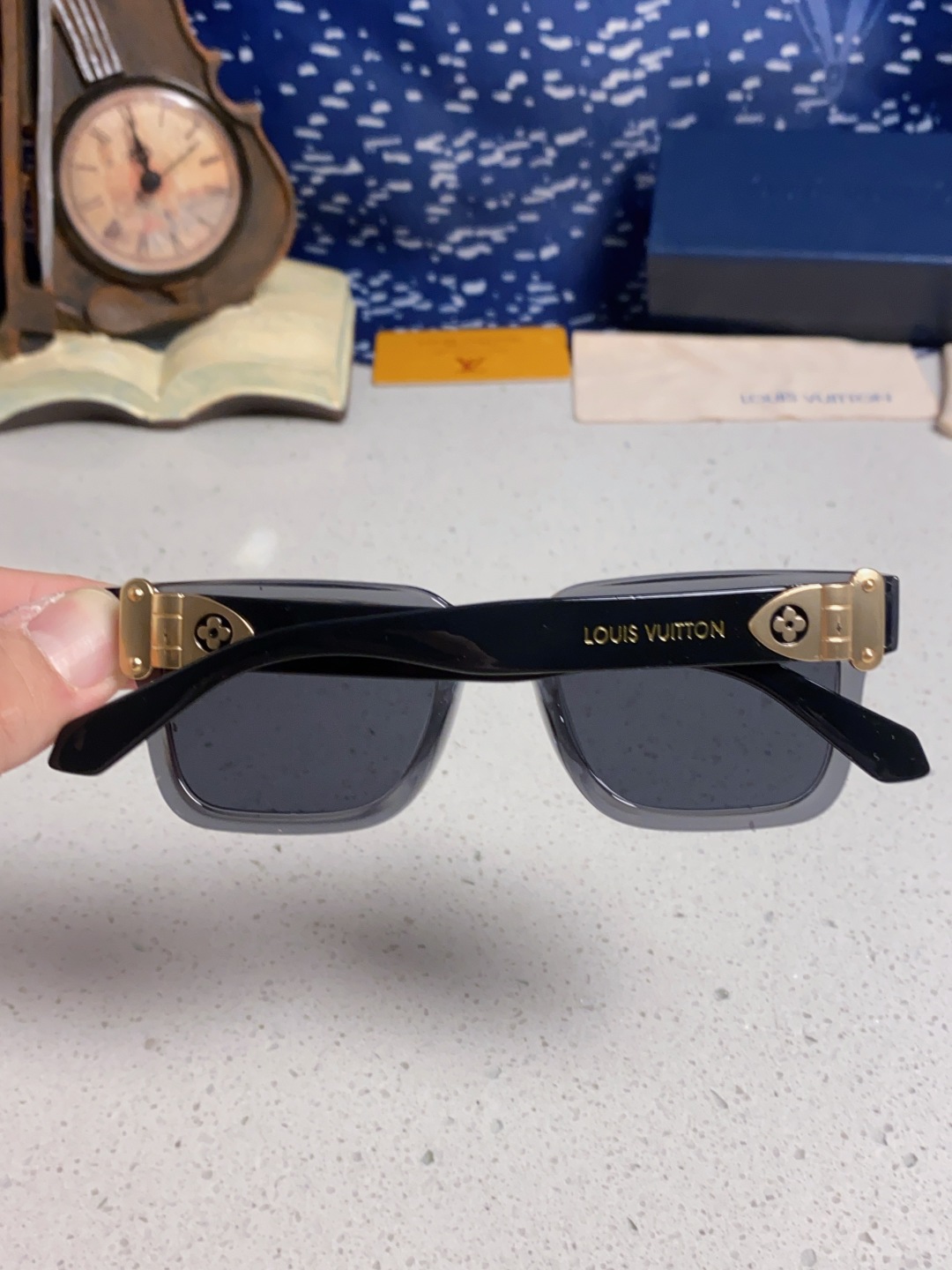 LouisVuitton路易威登 2025新款花朵金属配件方形眼镜个性太阳眼镜 欧美时尚太阳镜韩版潮流墨
