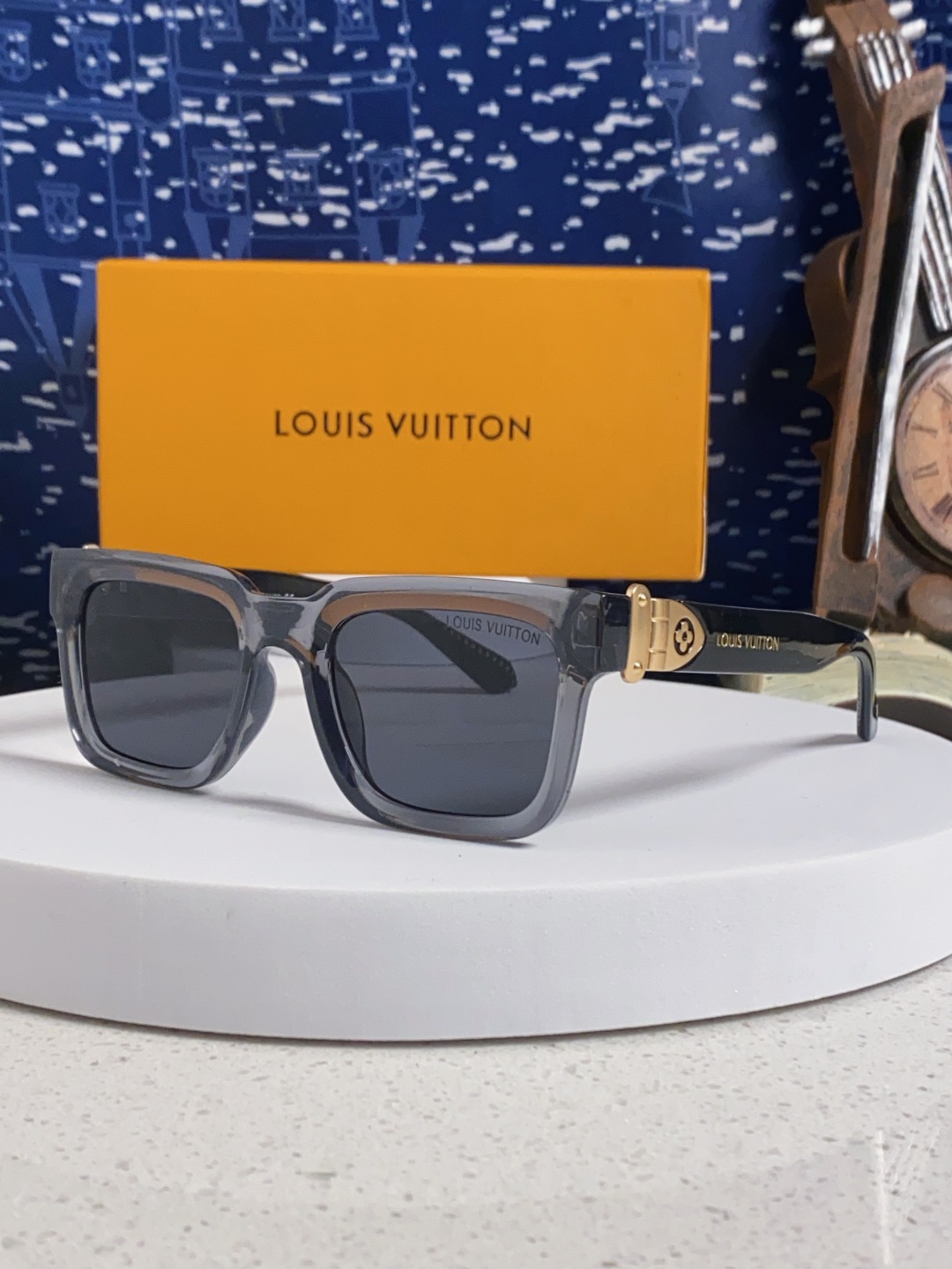 LouisVuitton路易威登 2025新款花朵金属配件方形眼镜个性太阳眼镜 欧美时尚太阳镜韩版潮流墨